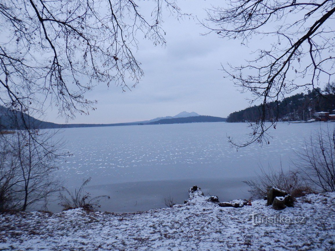 Mácho jezero in maj