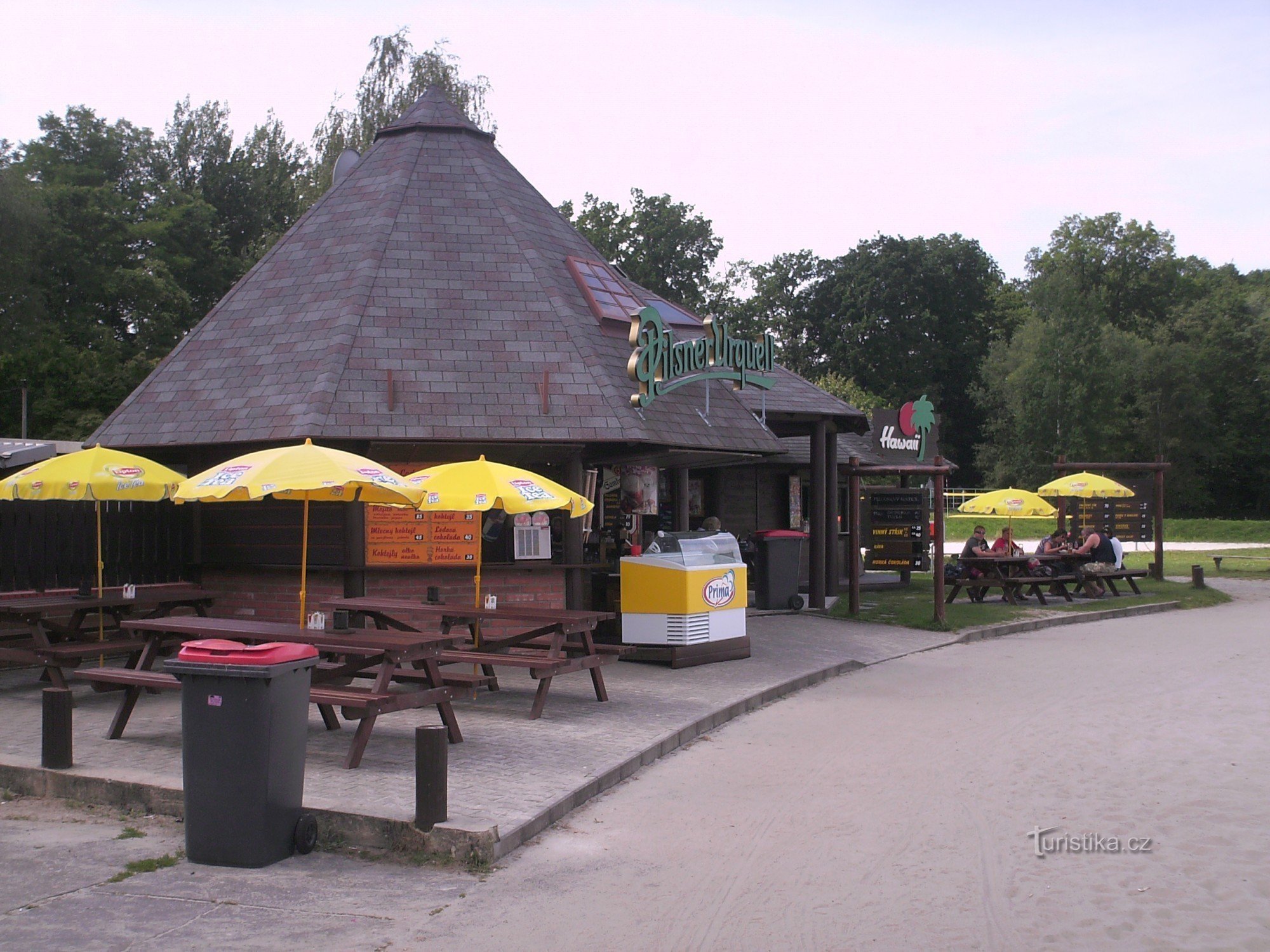 Máchovo jezero - główna plaża Doksa