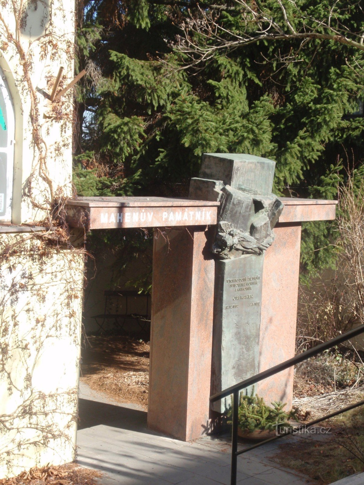 Памятник Махену, Брно