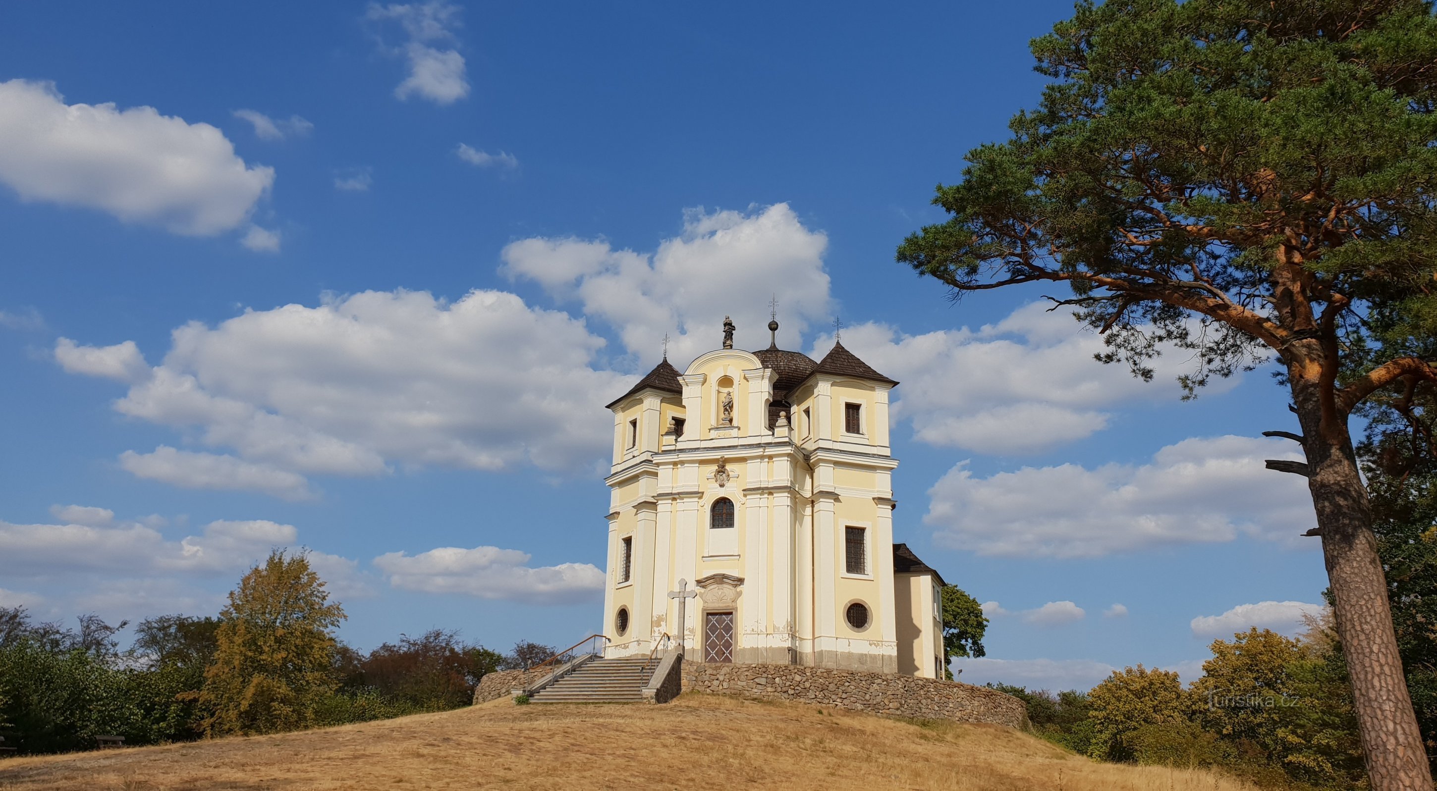 Poppy Hill - Church of St. Johannes Døberen og Vor Frue af Karmelbjerget