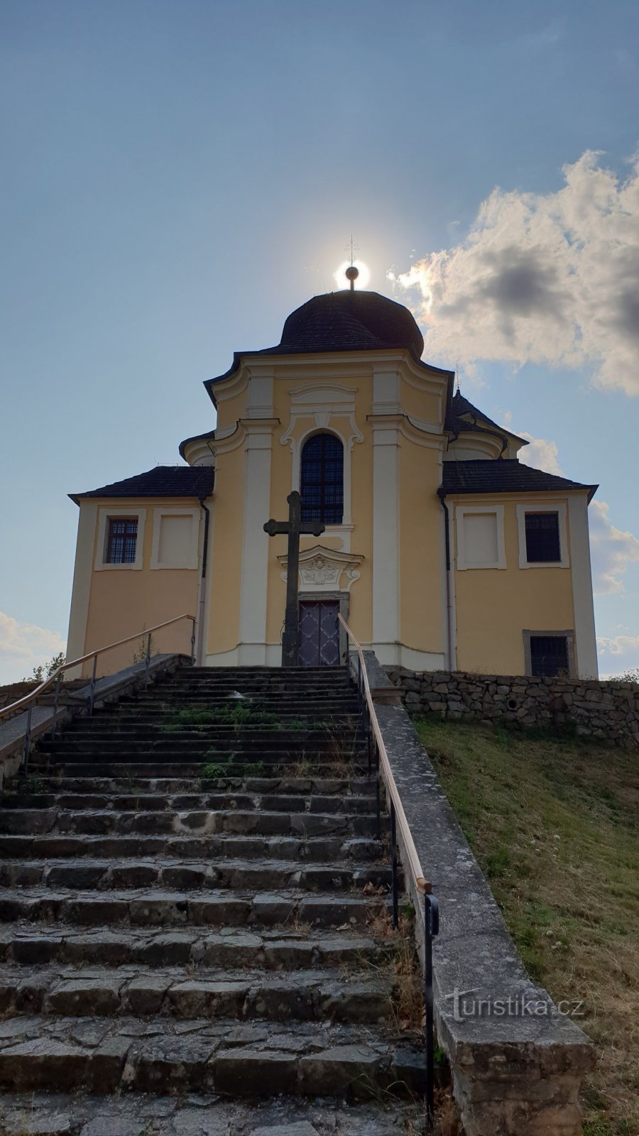 Makov grič - cerkev sv. Janeza Krstnika in Marije Karmelske