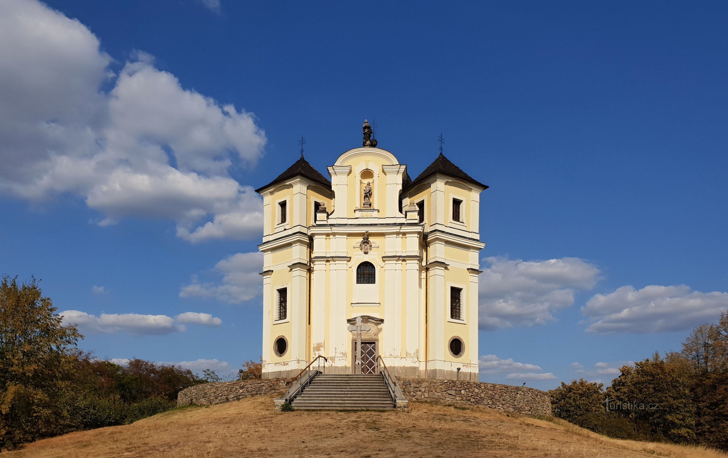 Makov grič - cerkev sv. Janeza Krstnika in Marije Karmelske