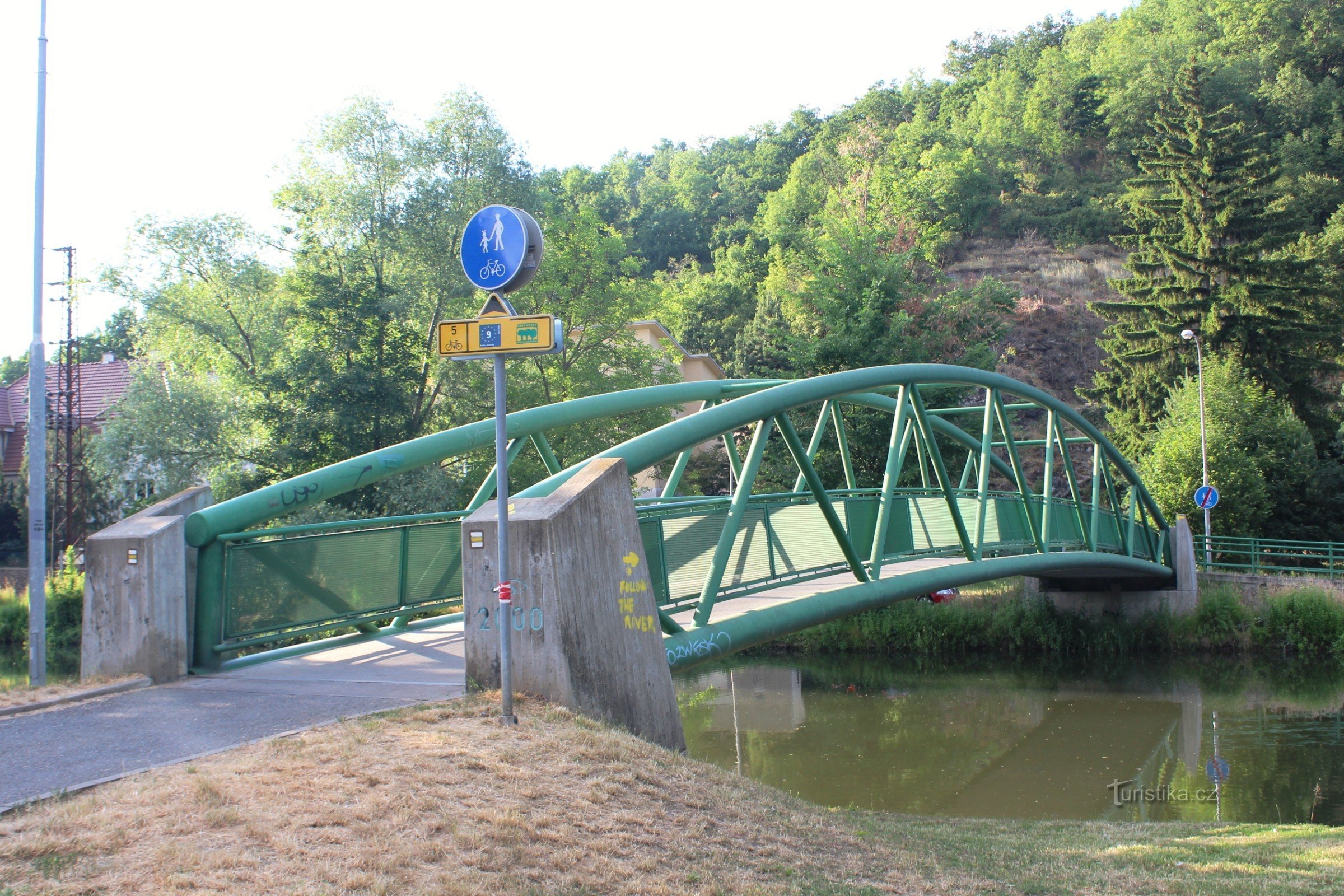 Makovský voetgangersbrug