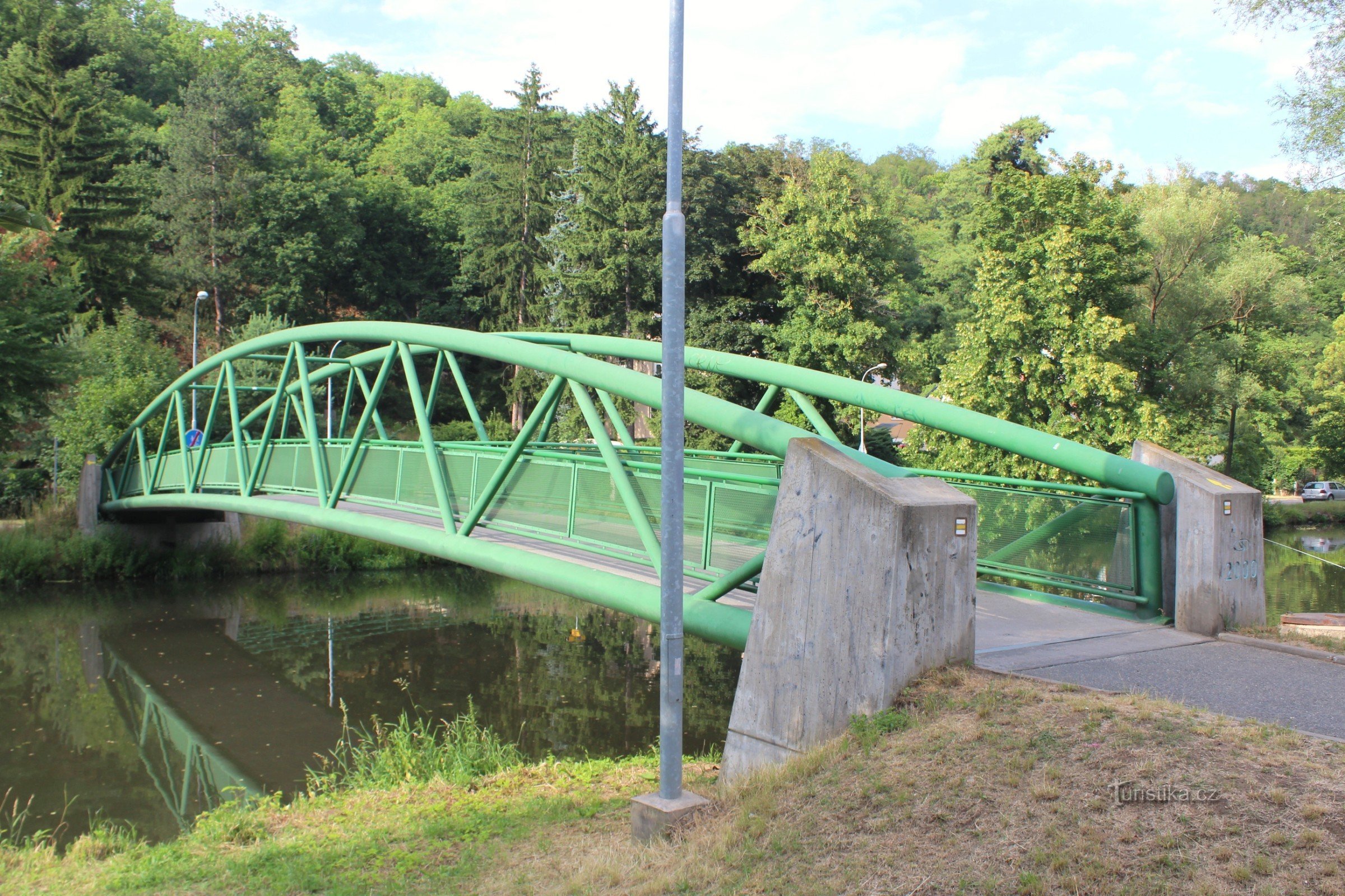 Makovský voetgangersbrug