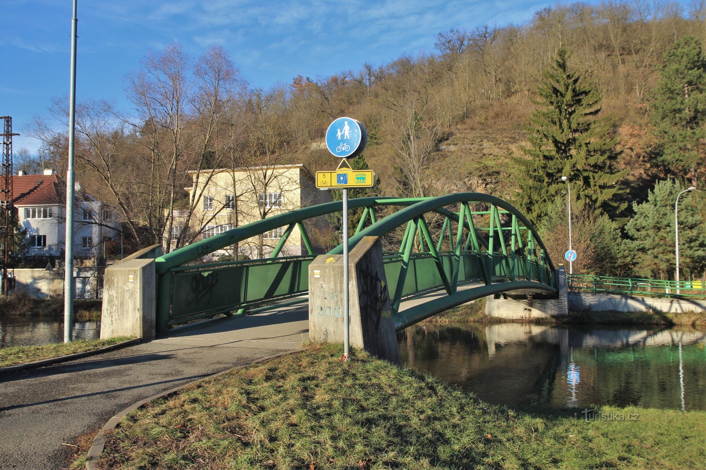 Makovský footbridge