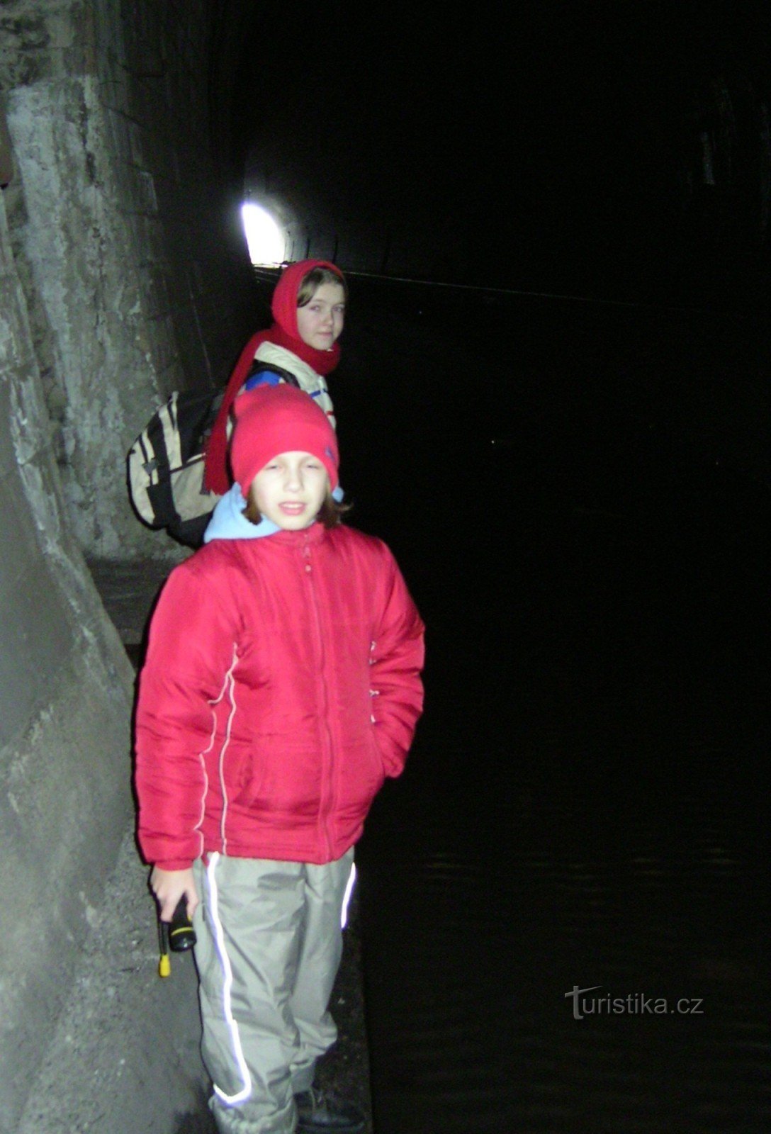 Malá Chuchle - um caminho escuro através de um túnel ferroviário