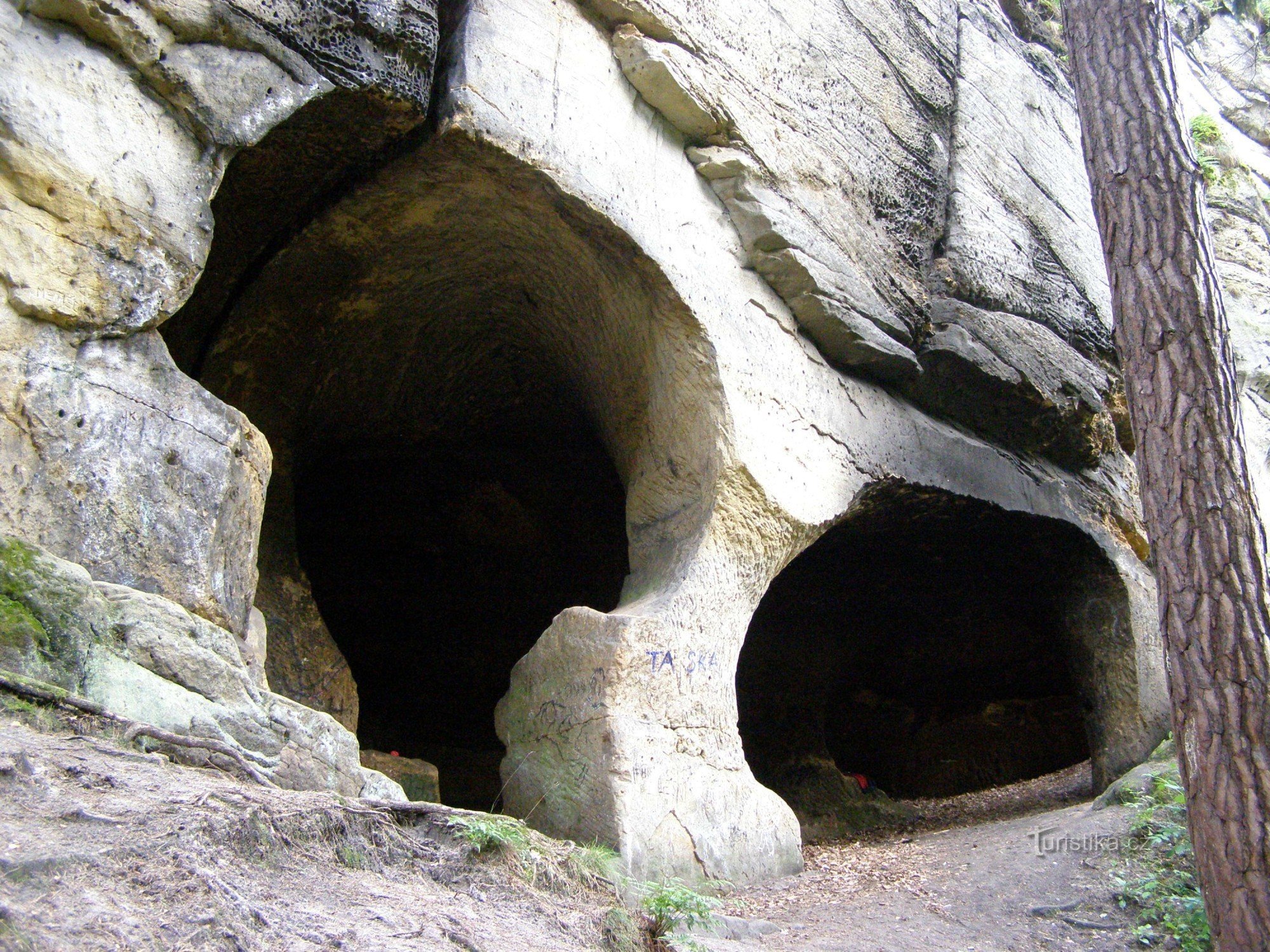 Una piccola grotta zingara