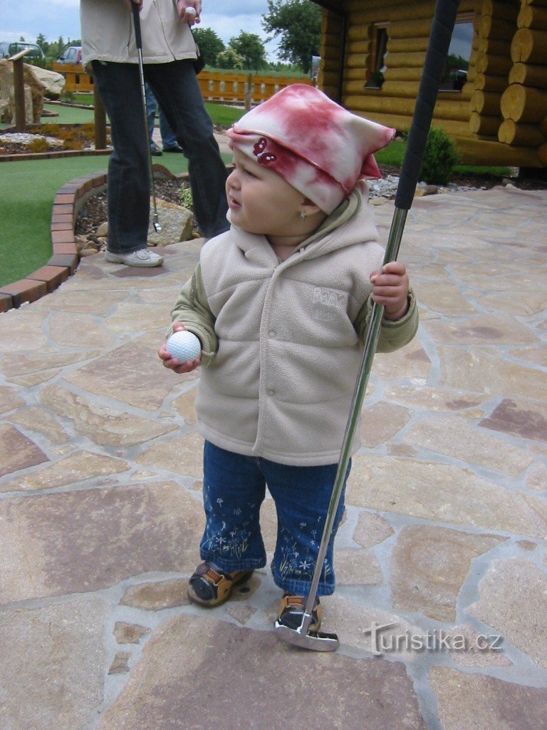 lille golfspiller med en stor kølle :)