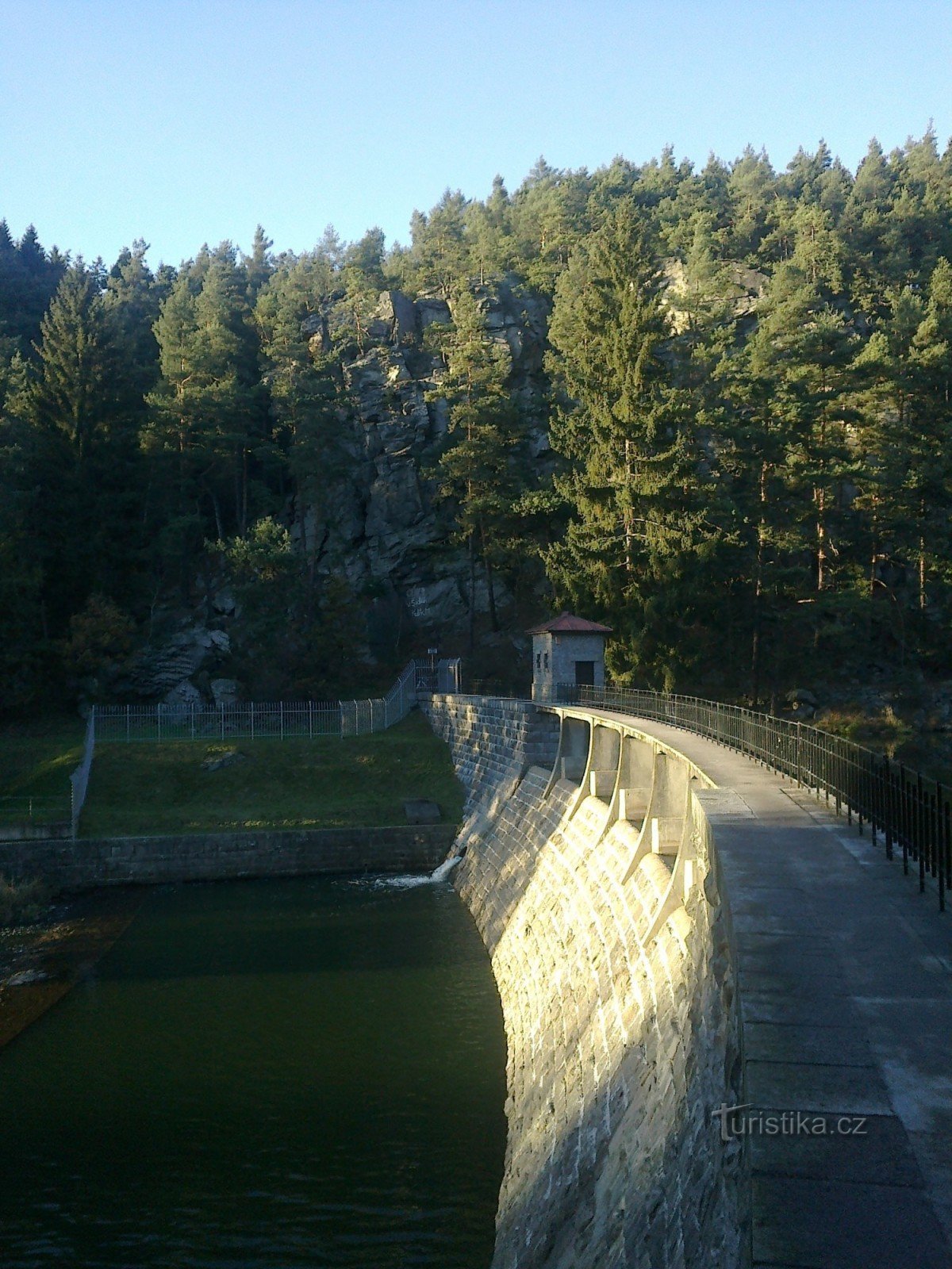 Želiva 附近的小水坝。