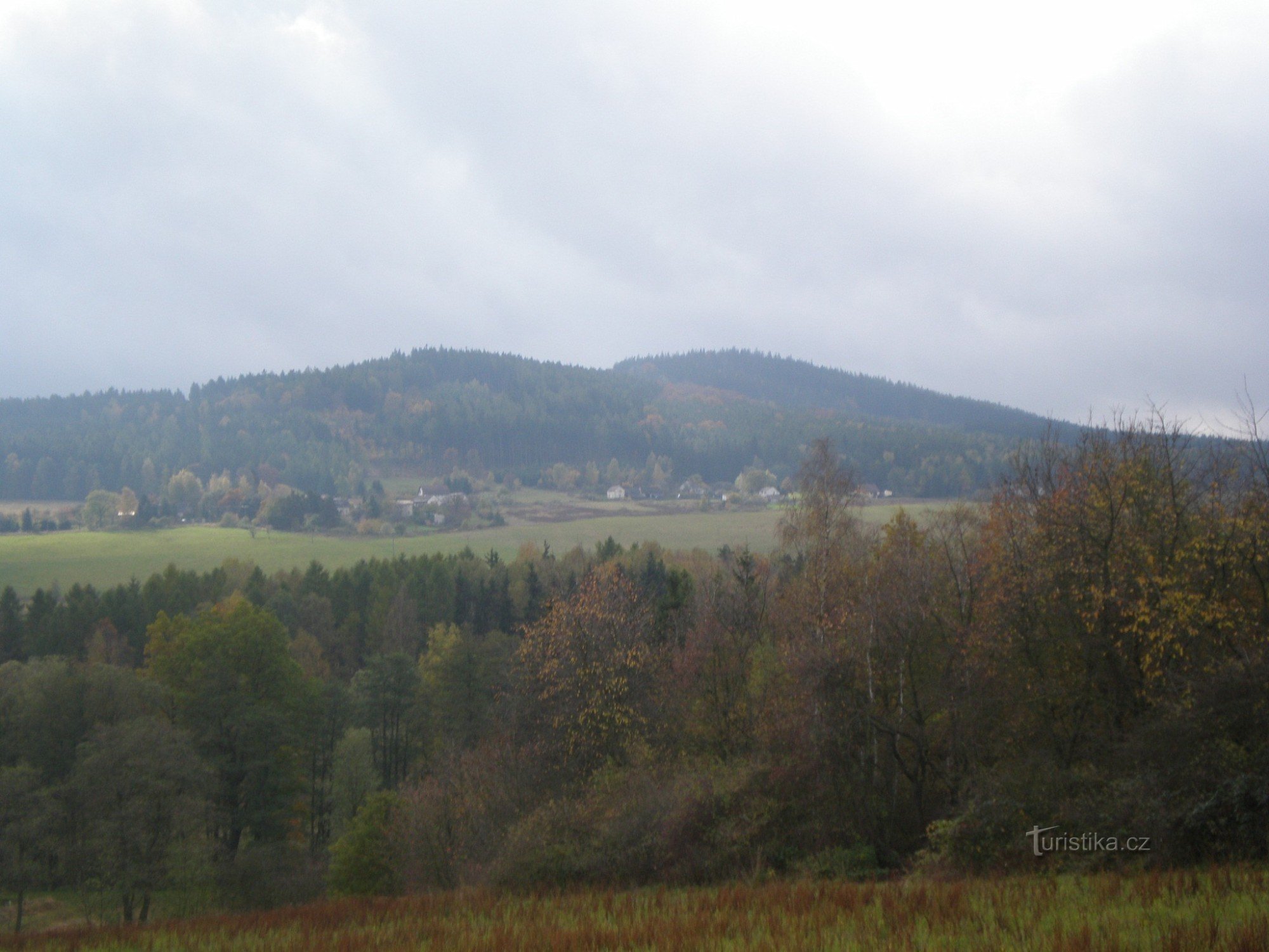 Malá Třemošná (701 m) și Třemošná (779 m) din nord