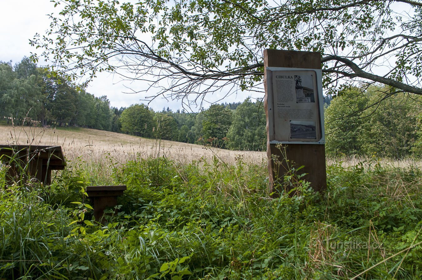 Liten släpvagn och sittplatser (används sporadiskt)