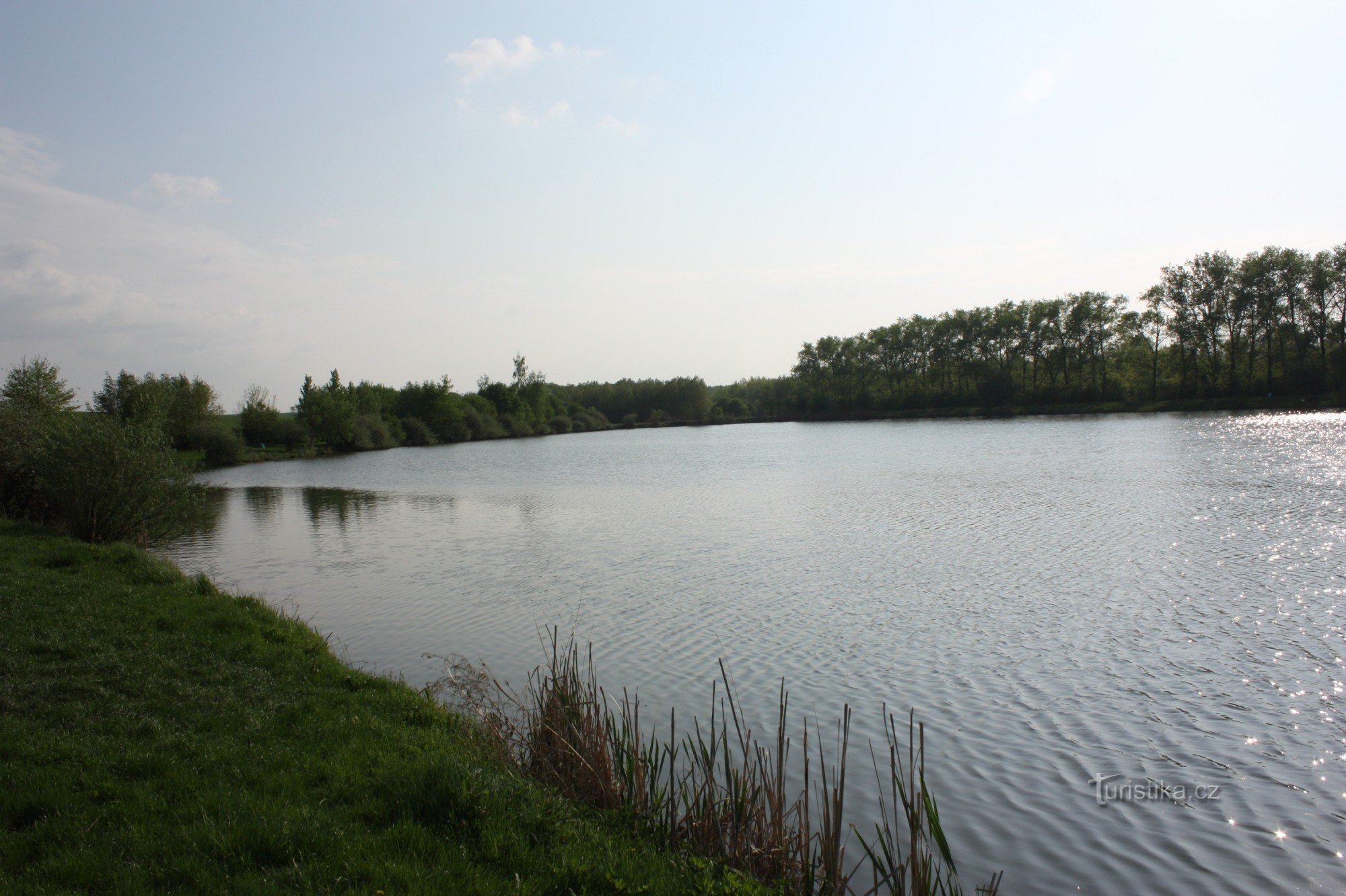 Een klein waterreservoir met vele toepassingen in de buurt van Čehovice