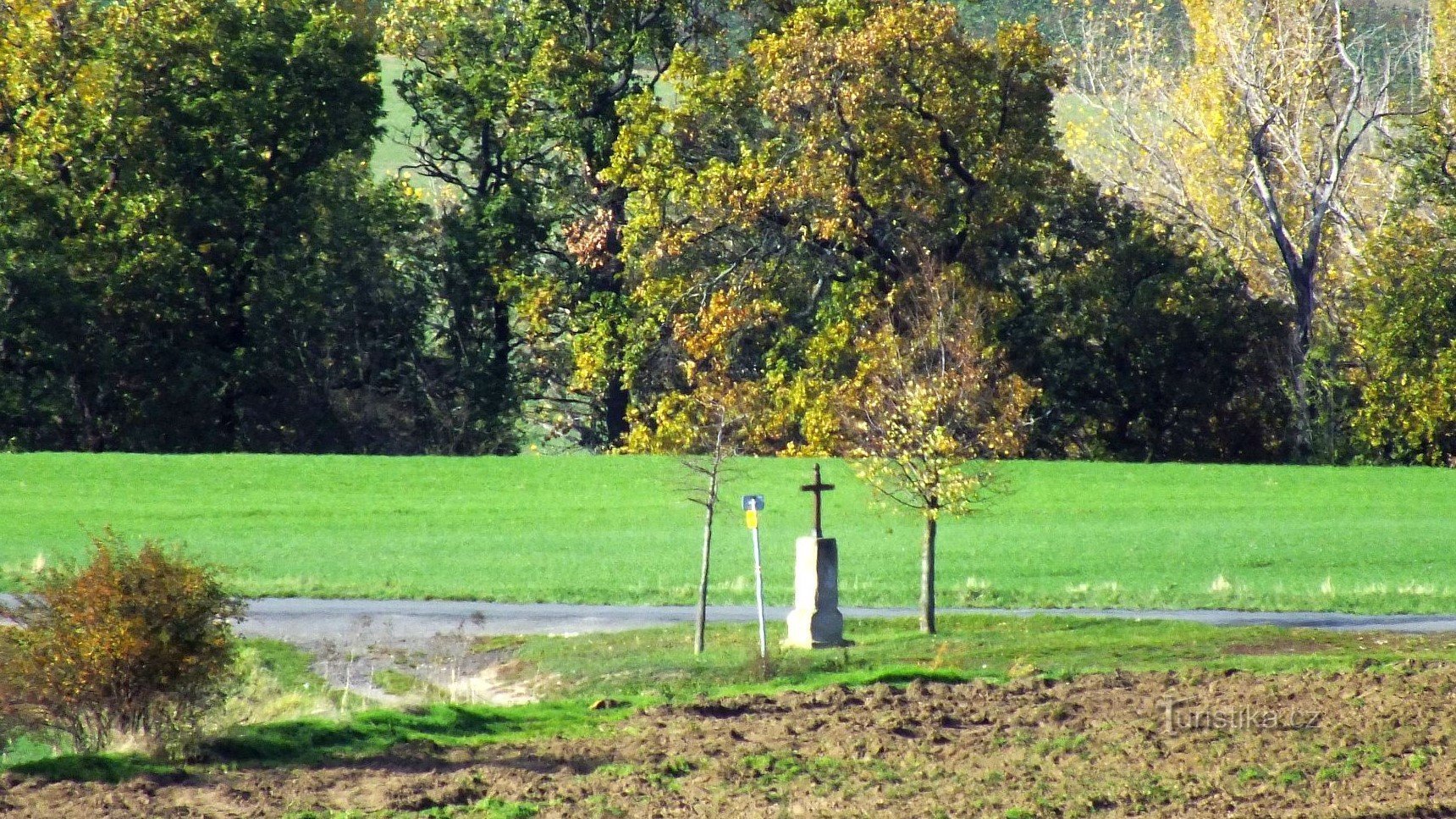 马累 Číčovice, U lipek cross