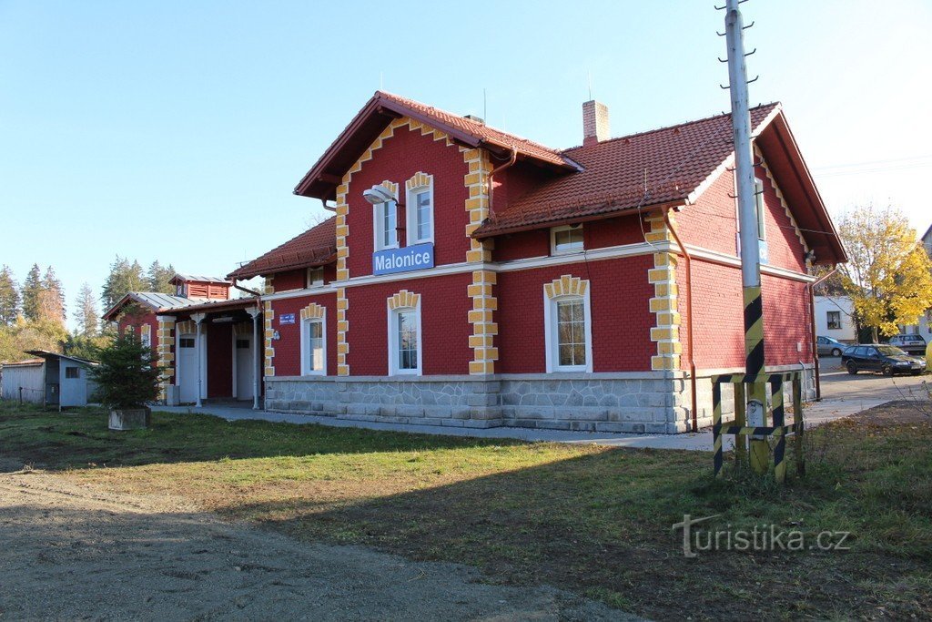 Malonice, railway station