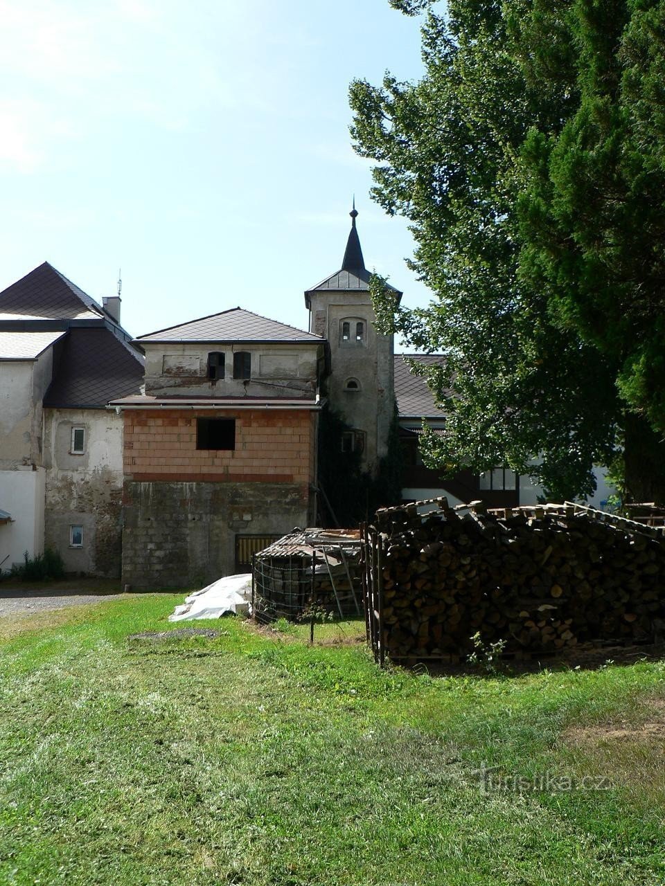 Malonice, widok na zamek od strony północnej