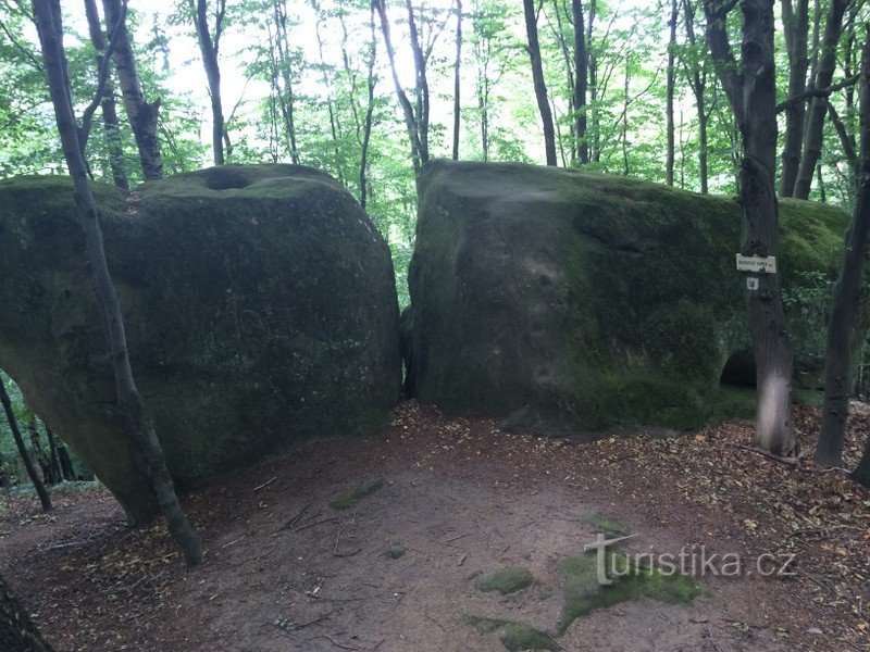 Pedra Buchlov pequena