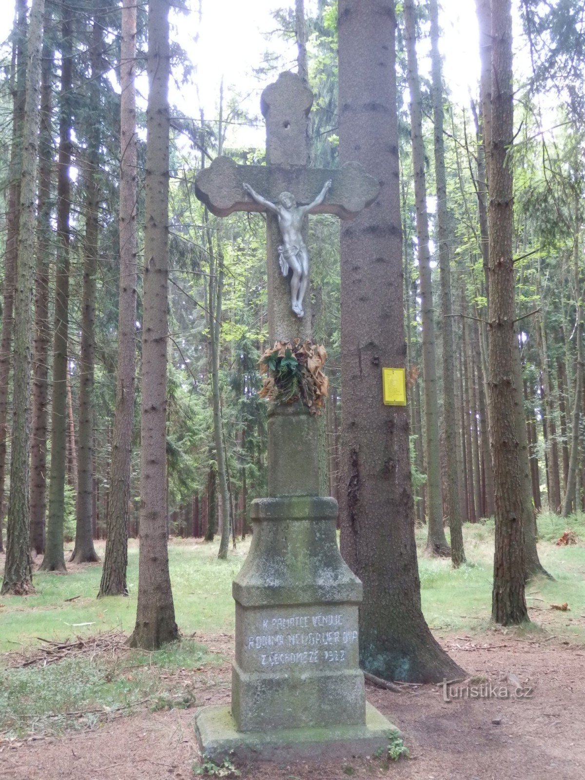 Klein circuit rond Žďár na Sázavou - naar Hamrů en terug voor paarden, standbeelden en paddenstoelen