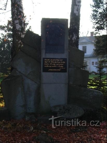 Mánes monument: Detalj av monumentet