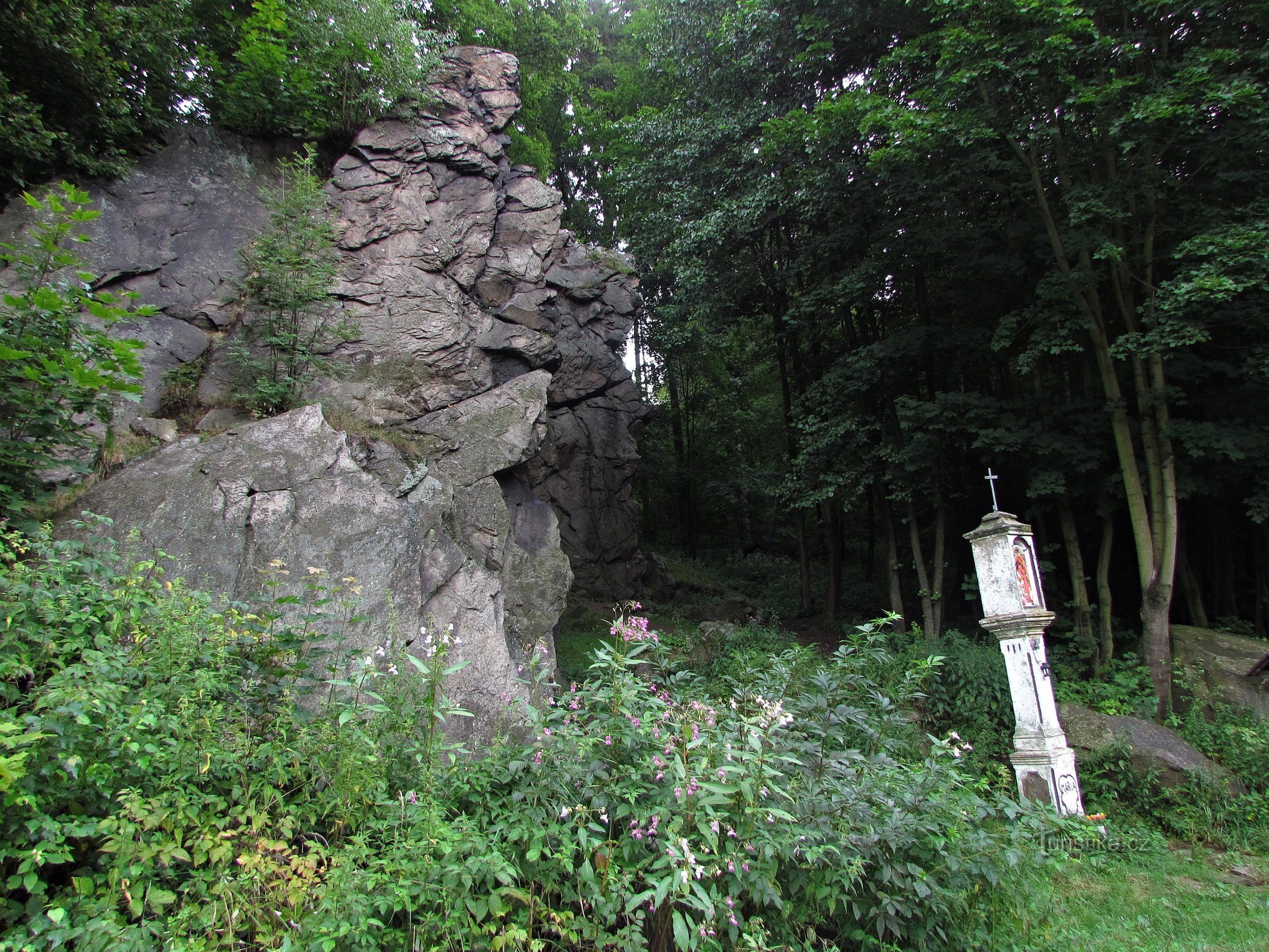 Марианская скала возле Младково