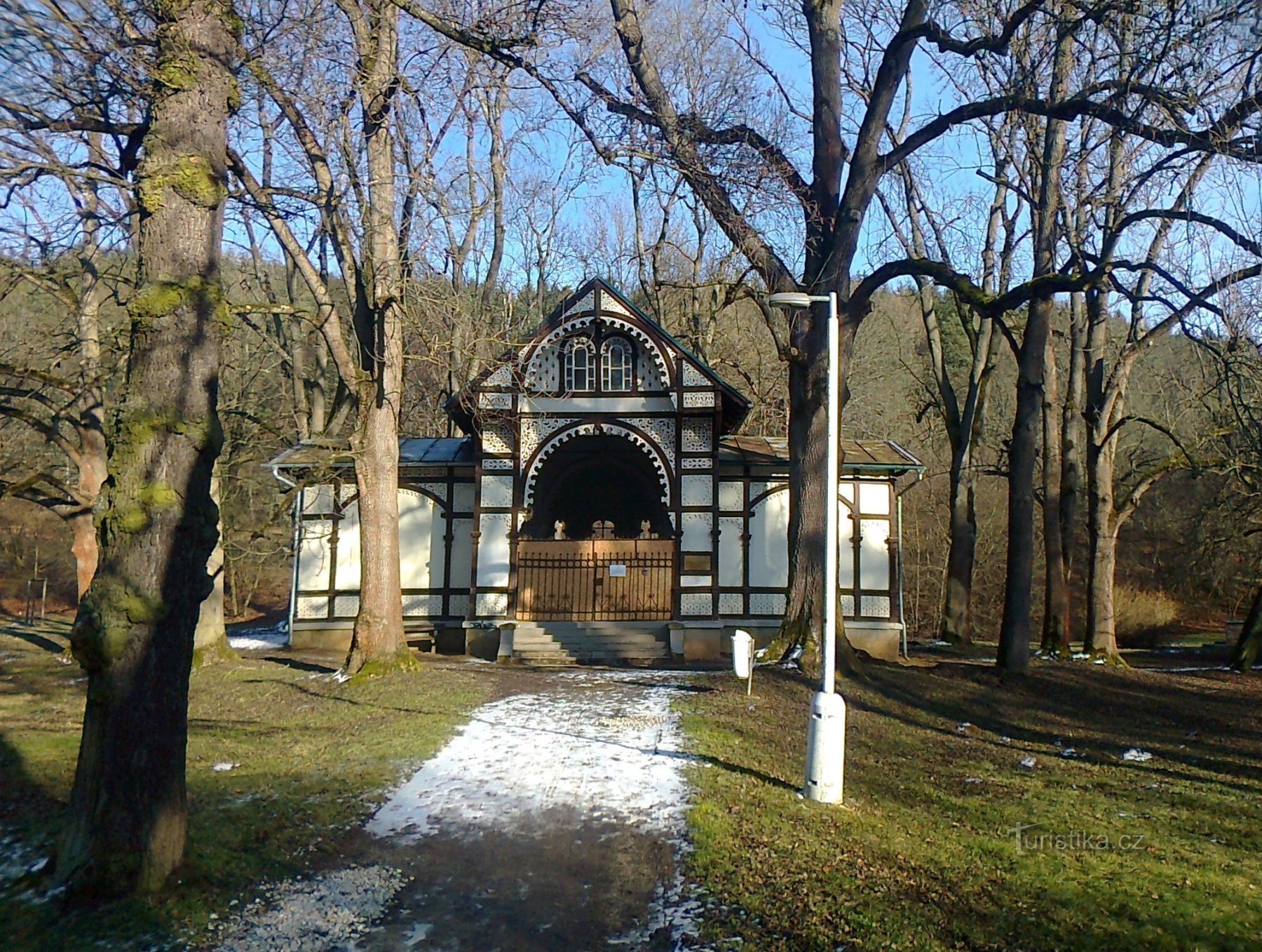 Mariánské Lázně – Waldspaziergang südöstlich der Stadt und Brauerei Kronl