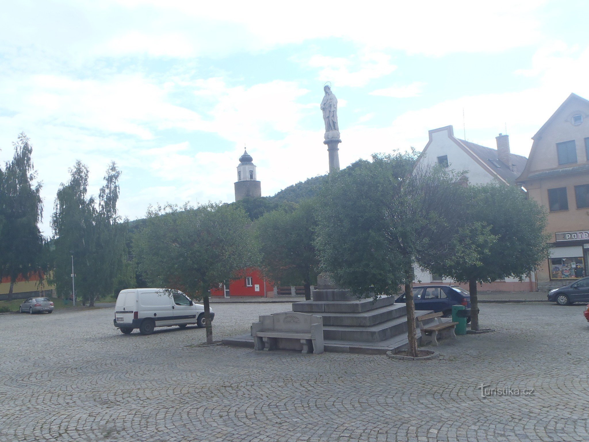 Mariánské náměstí mit der Jubiläumssäule 1