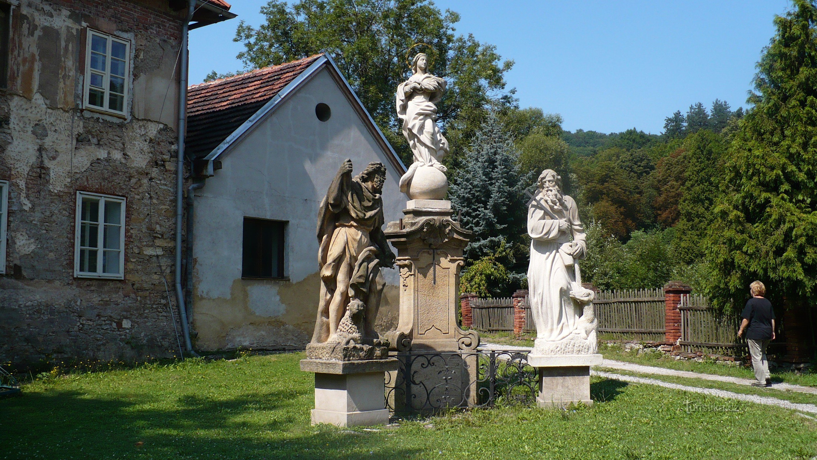 Scultura mariana San Giovanni sotto la roccia