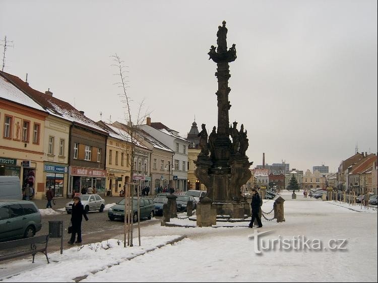 Coloana mariană despre Husova náměstí