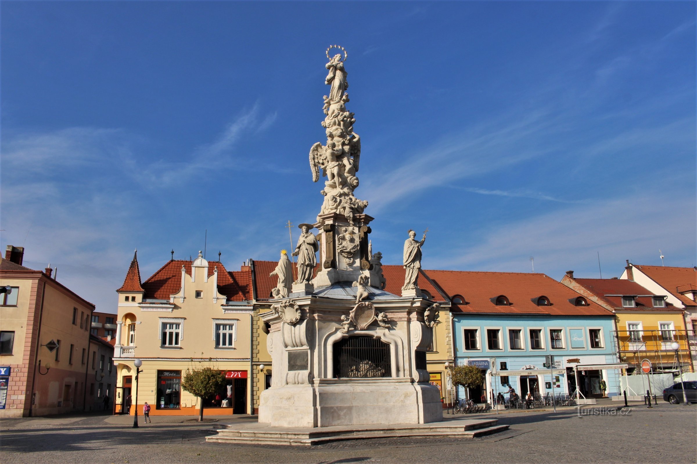 Colonna mariana su piazza mariana