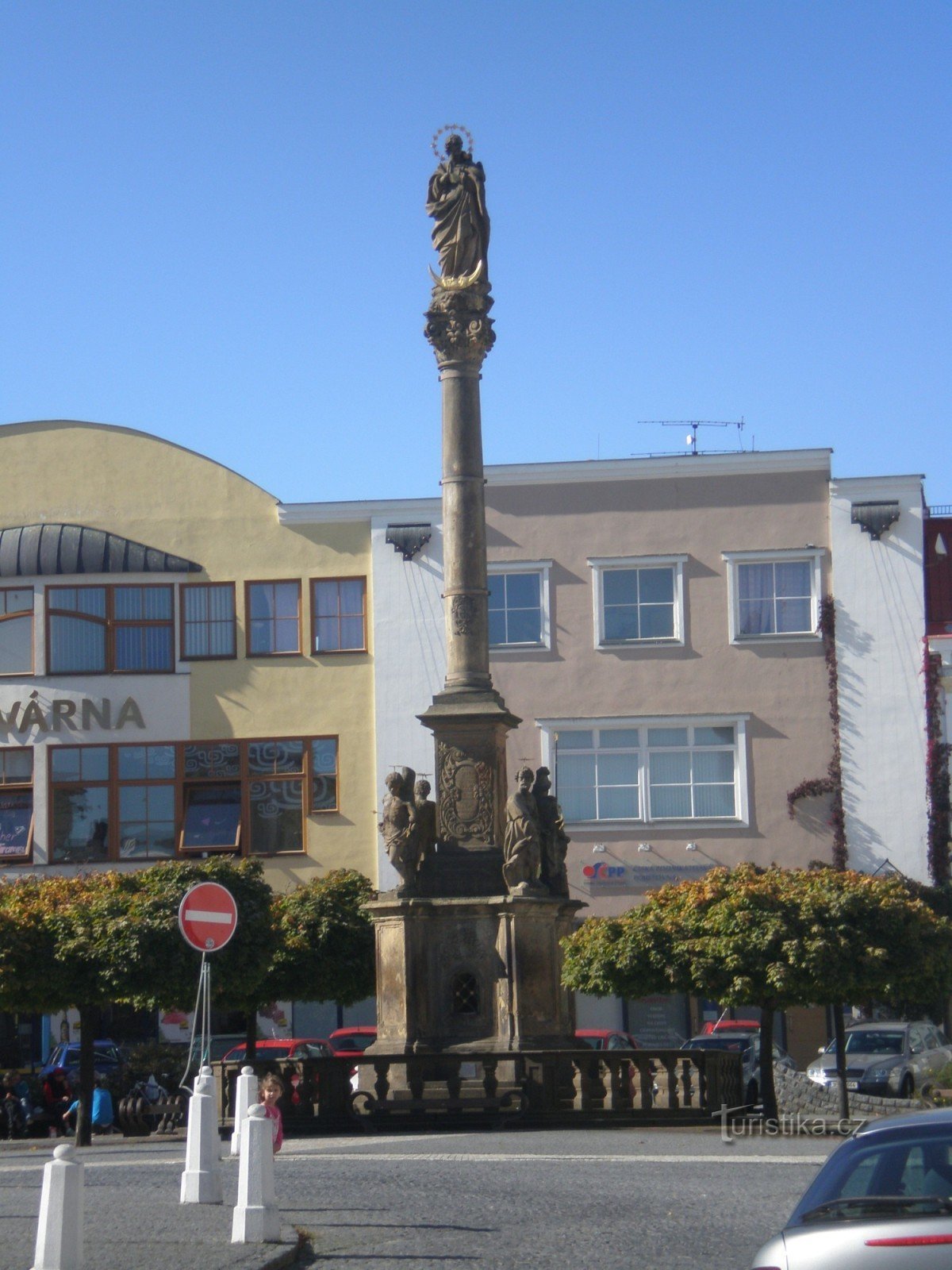 coluna mariana na praça