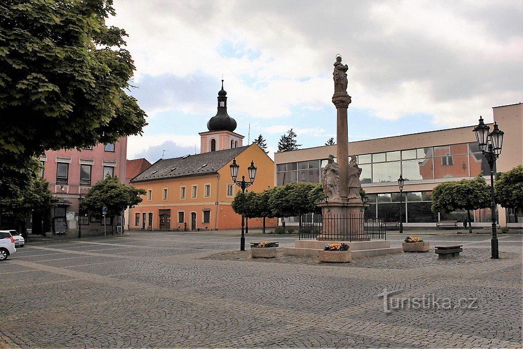 Colonna mariana in piazza Bedřich Smetana