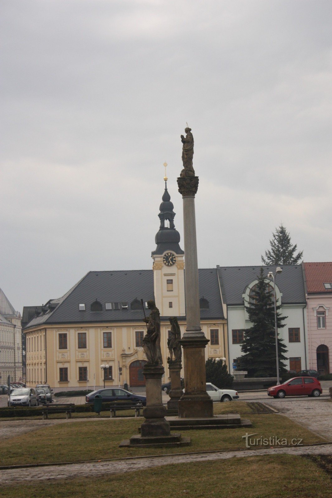 Marijanski steber na trgu v Kojetínu