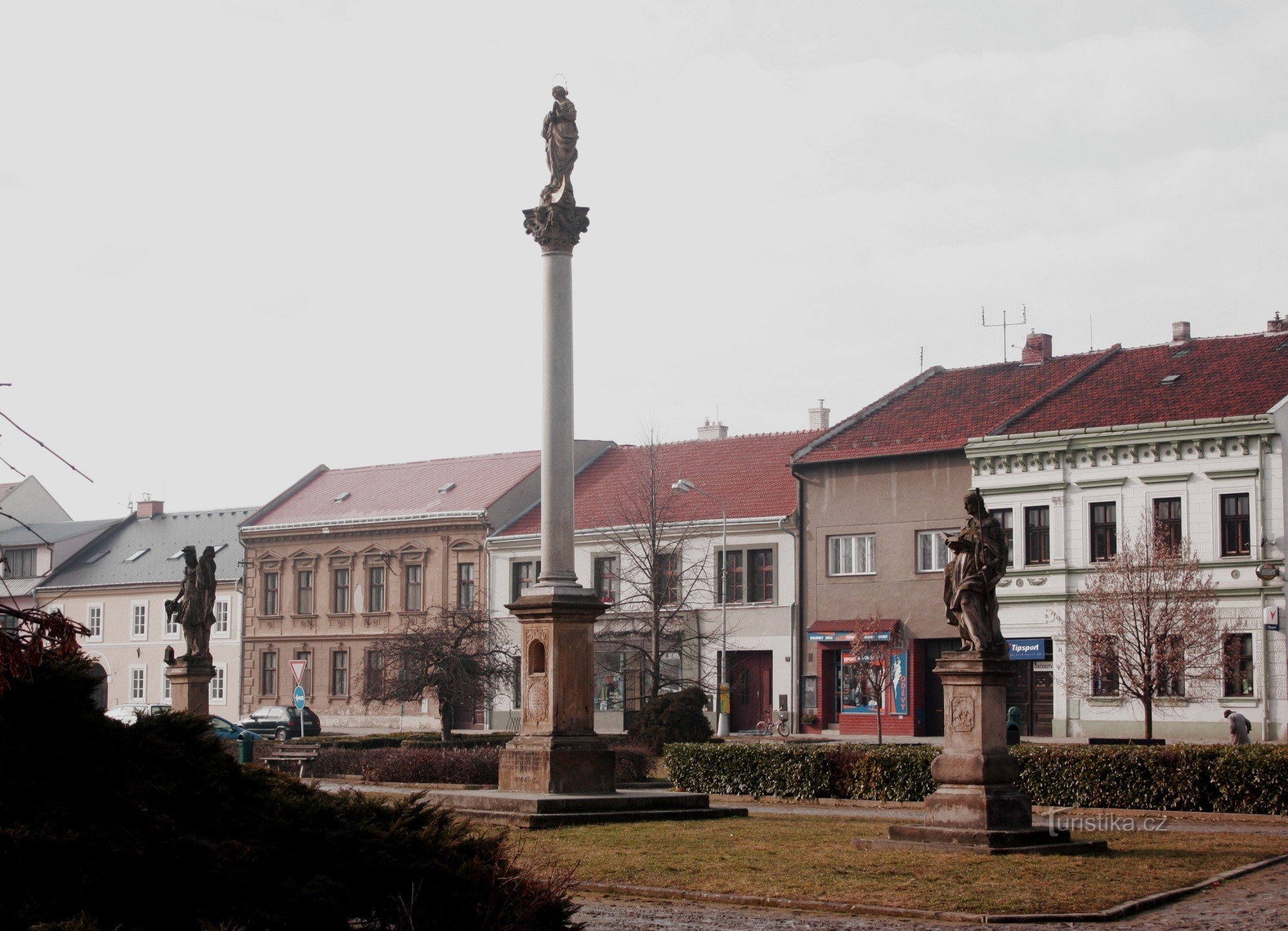 Marijanski stup na trgu u Kojetínu