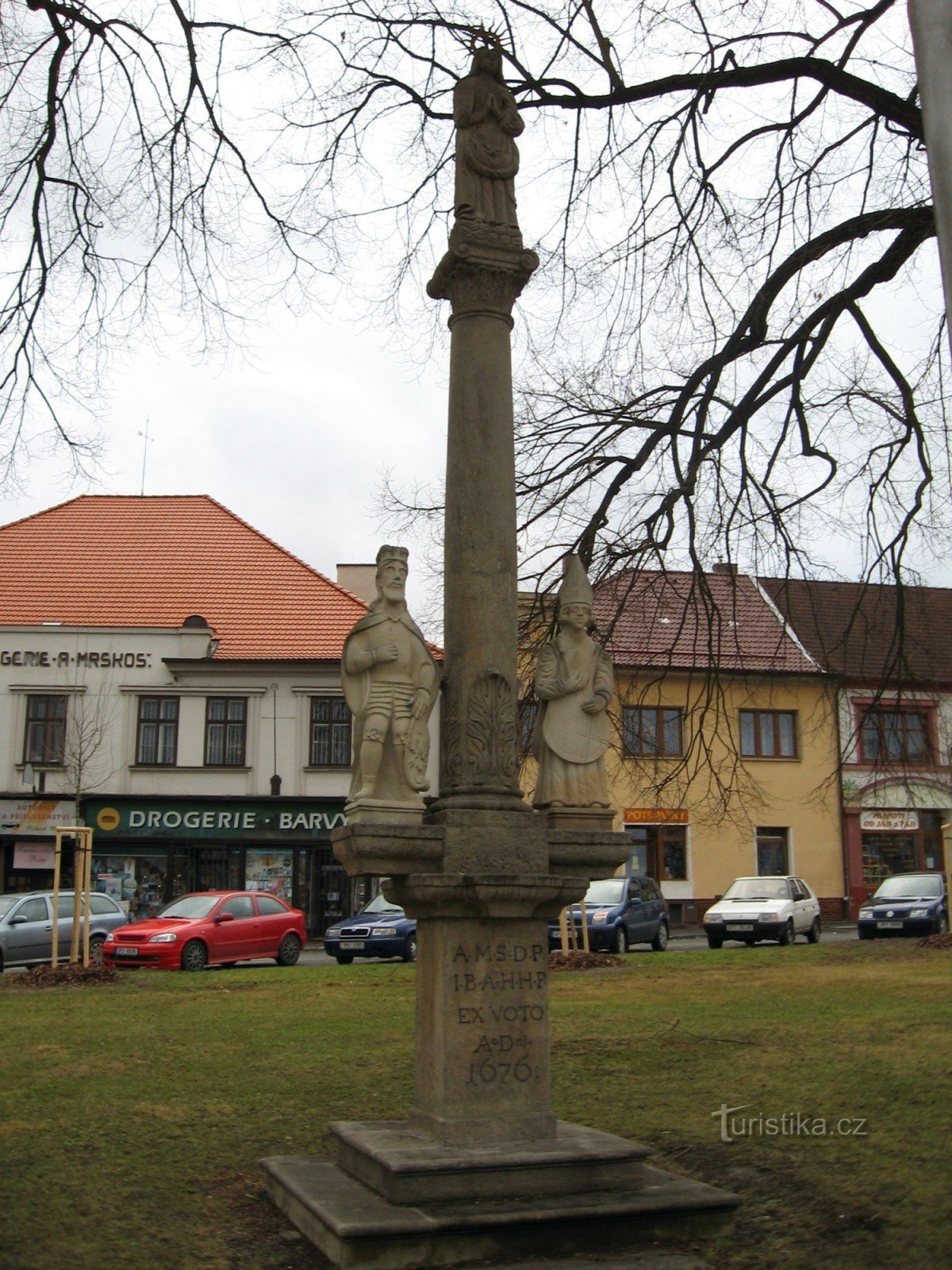 プシェシュティツェの広場にあるマリアの柱