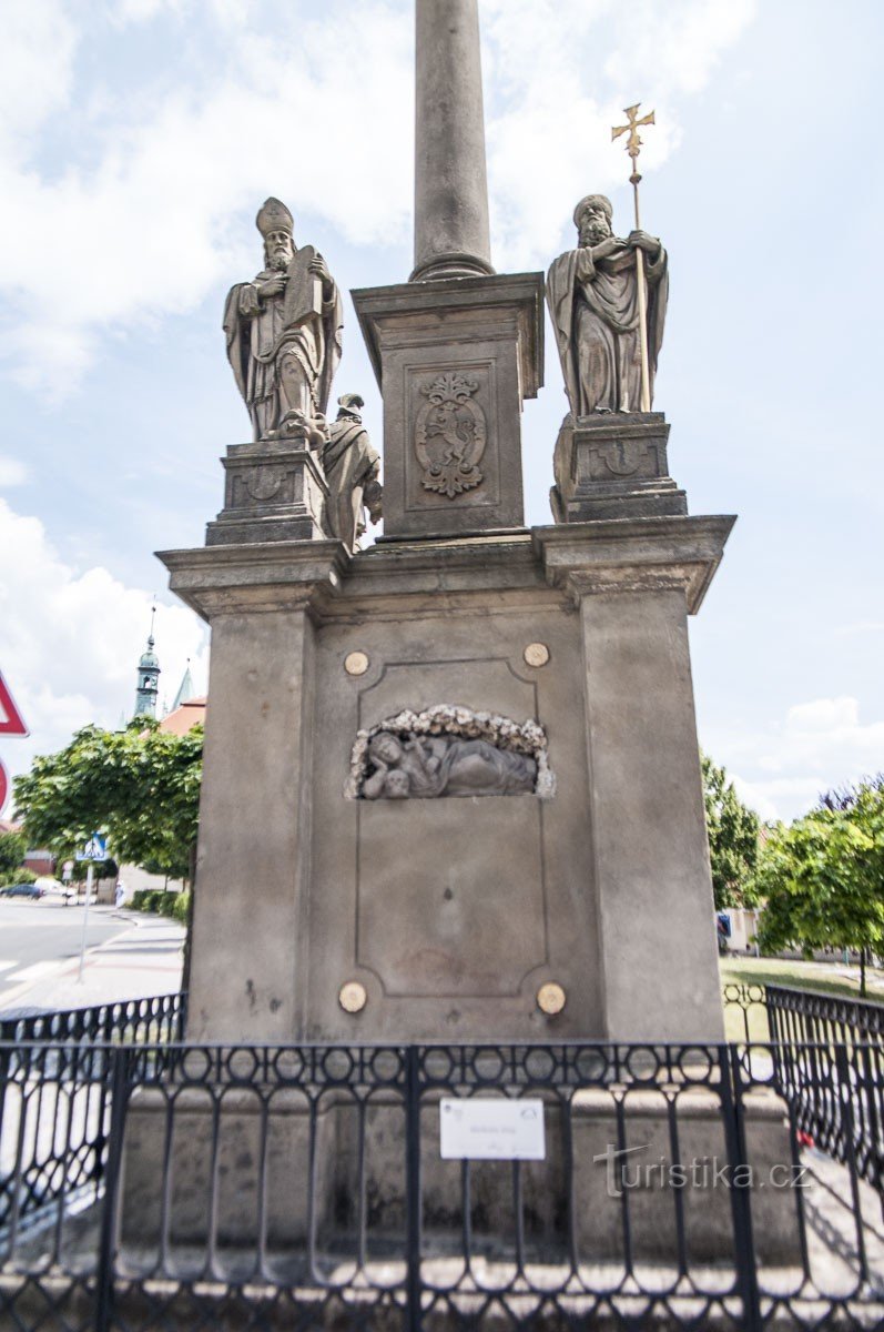 Colonna mariana con Cirillo e Metodio