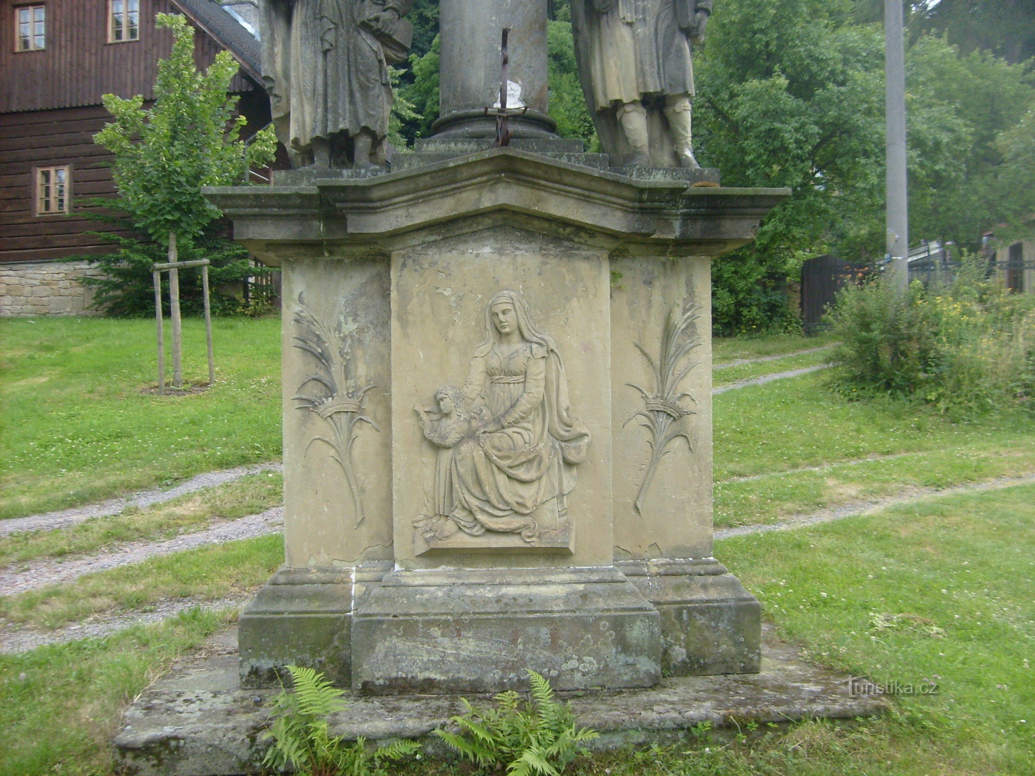 Colonne mariale dans le village de Potštejn