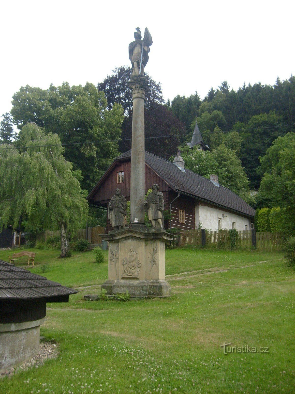 Colonne mariale dans le village de Potštejn