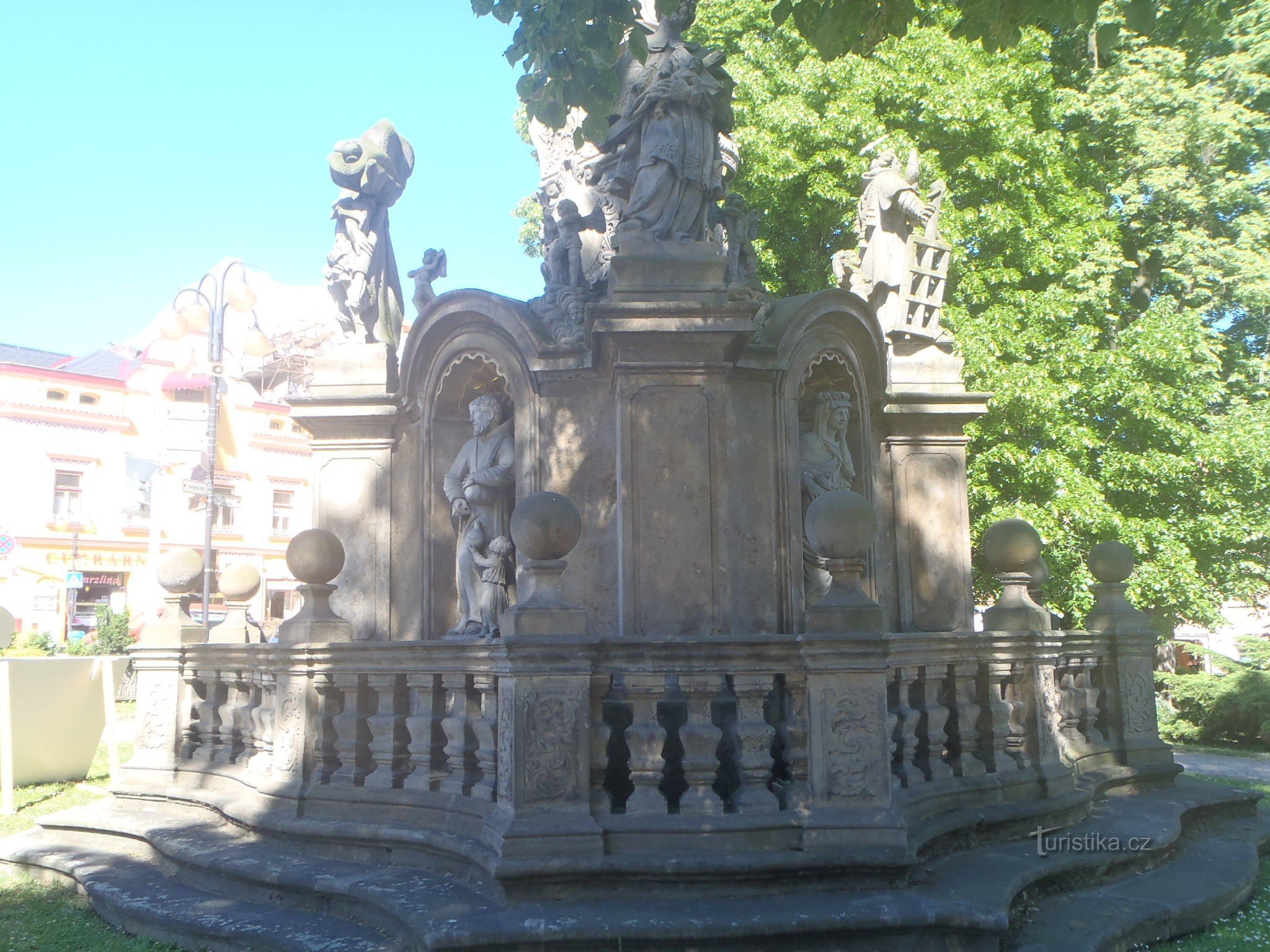 Colonna mariana da vicino