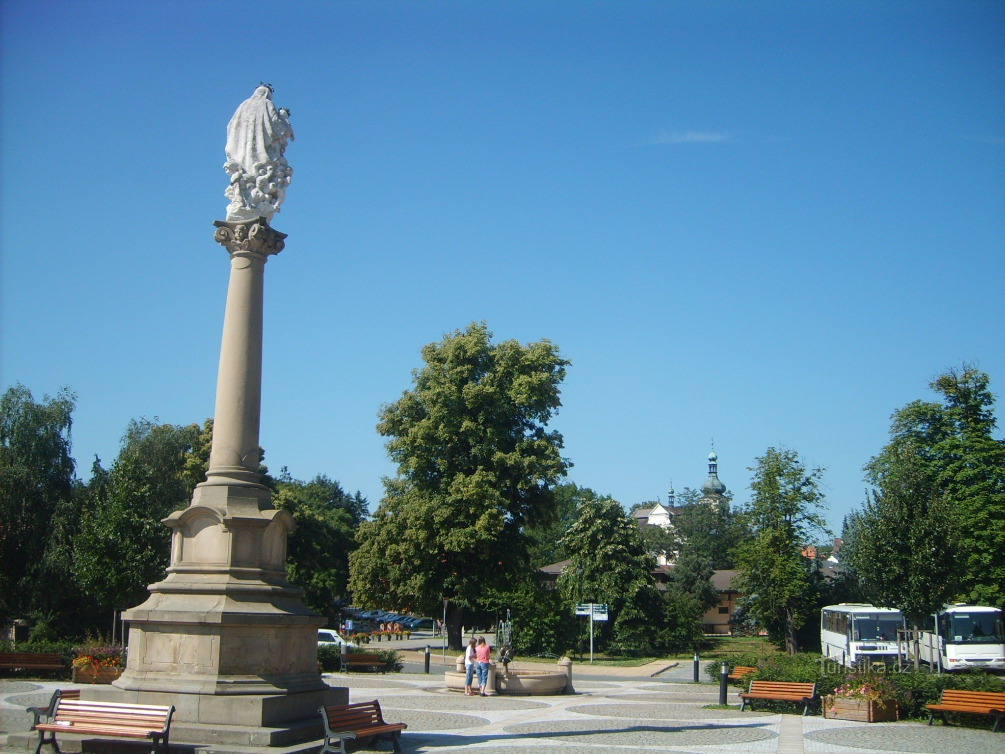 Colonne mariale sur la place de la Liberté