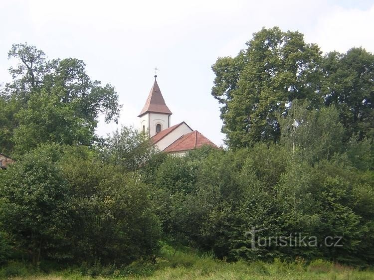 Markvartovice - församlingskyrka: Markvartovice - församlingskyrka, utsikt från norr