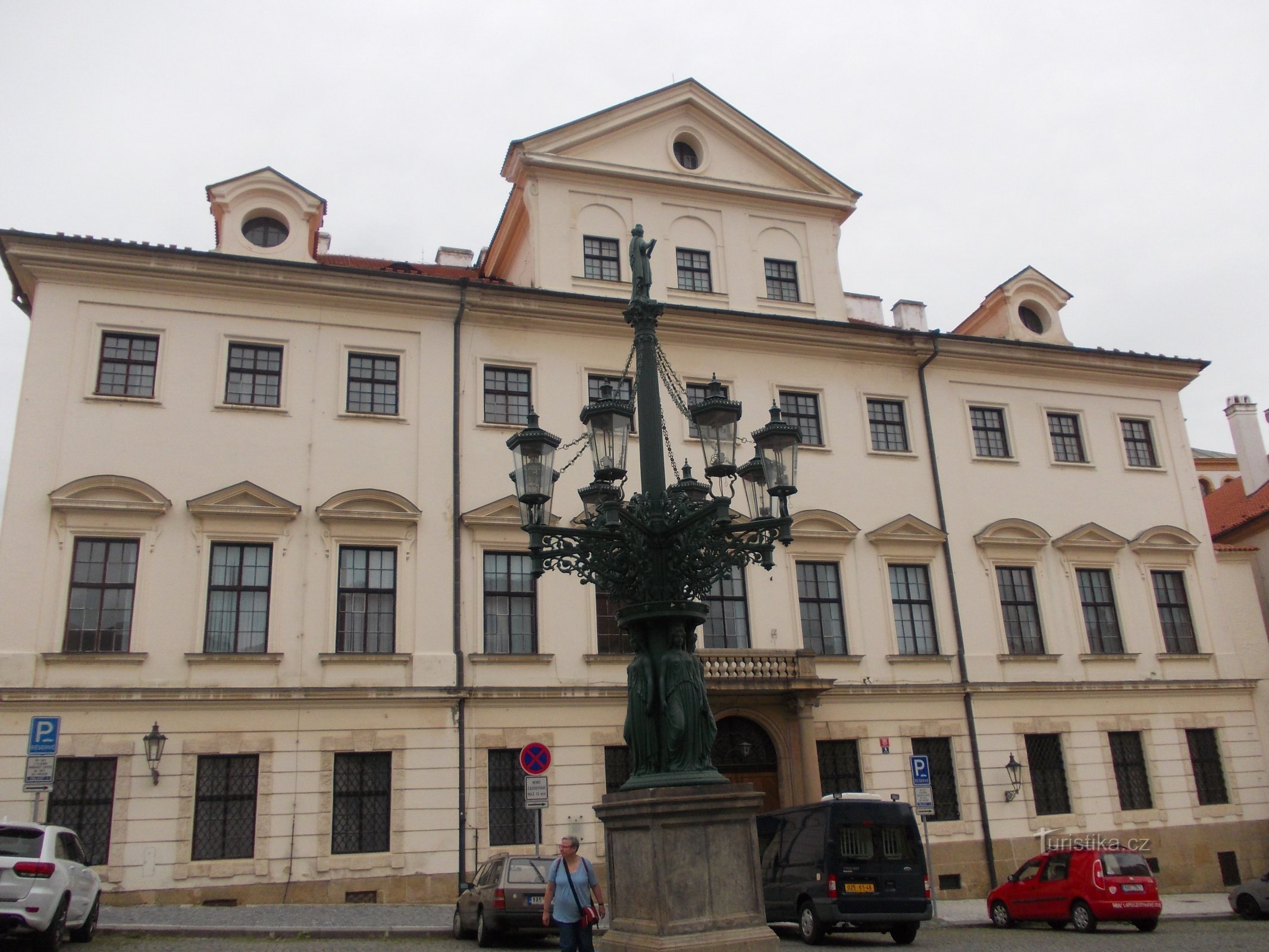 Pałac Martyniki i lampa gazowa