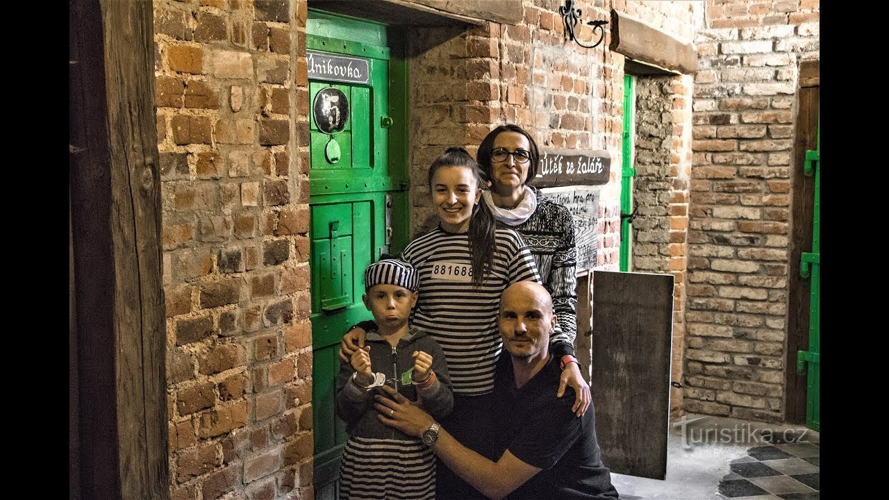 You have only 30 minutes to get the necessary information and escape from the prison cell. What