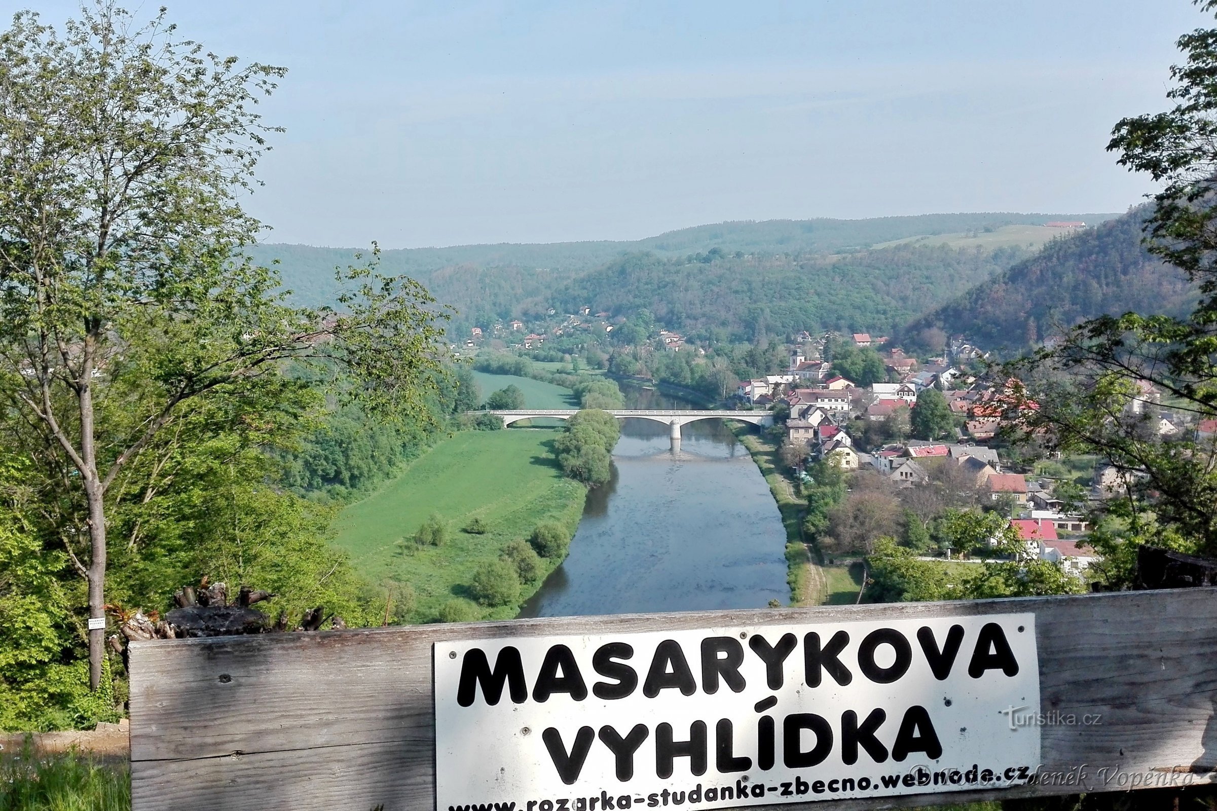 Ponto de vista de Masaryk acima de Zbečné.