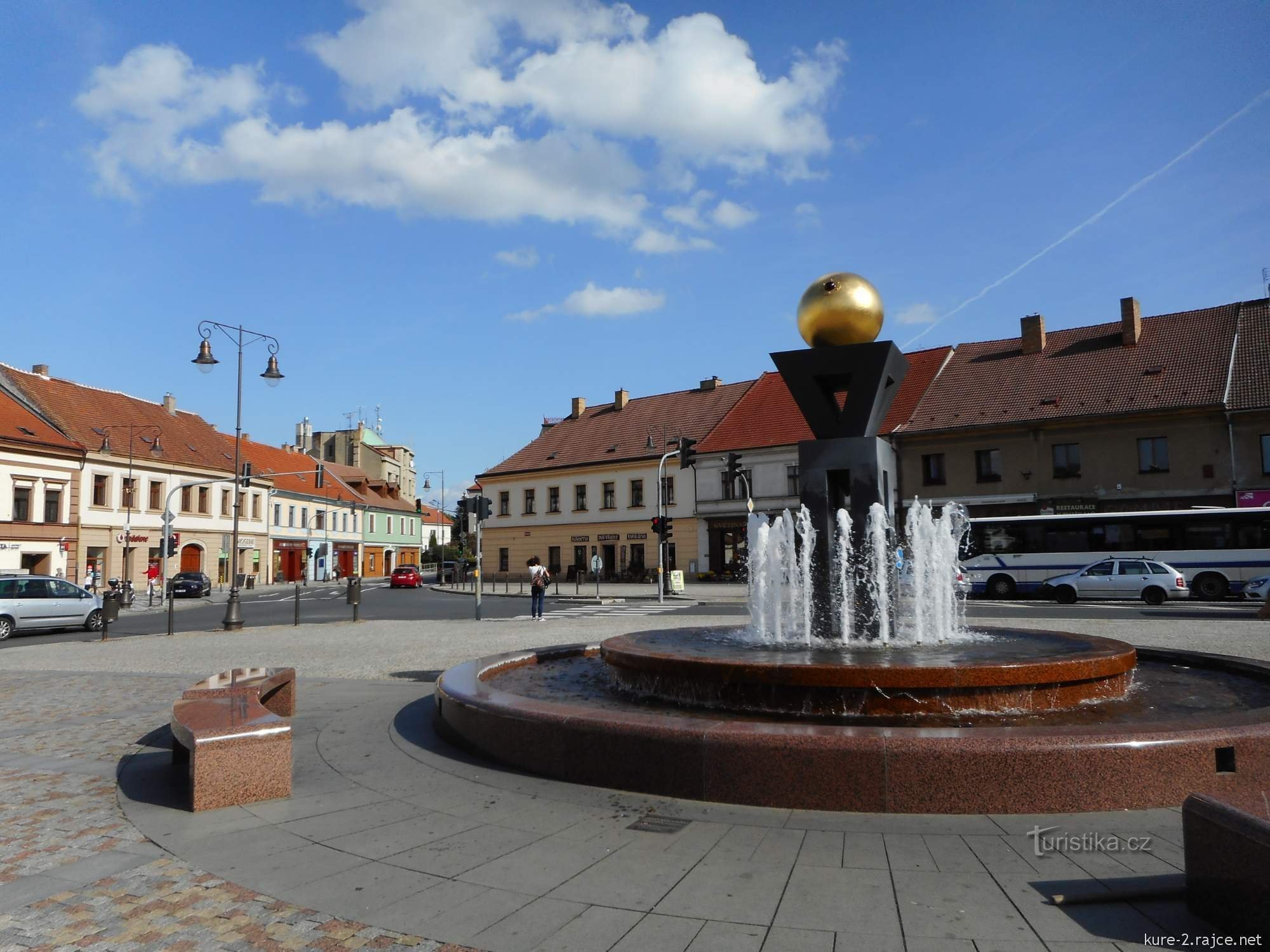 Place Masaryk avec fontaine