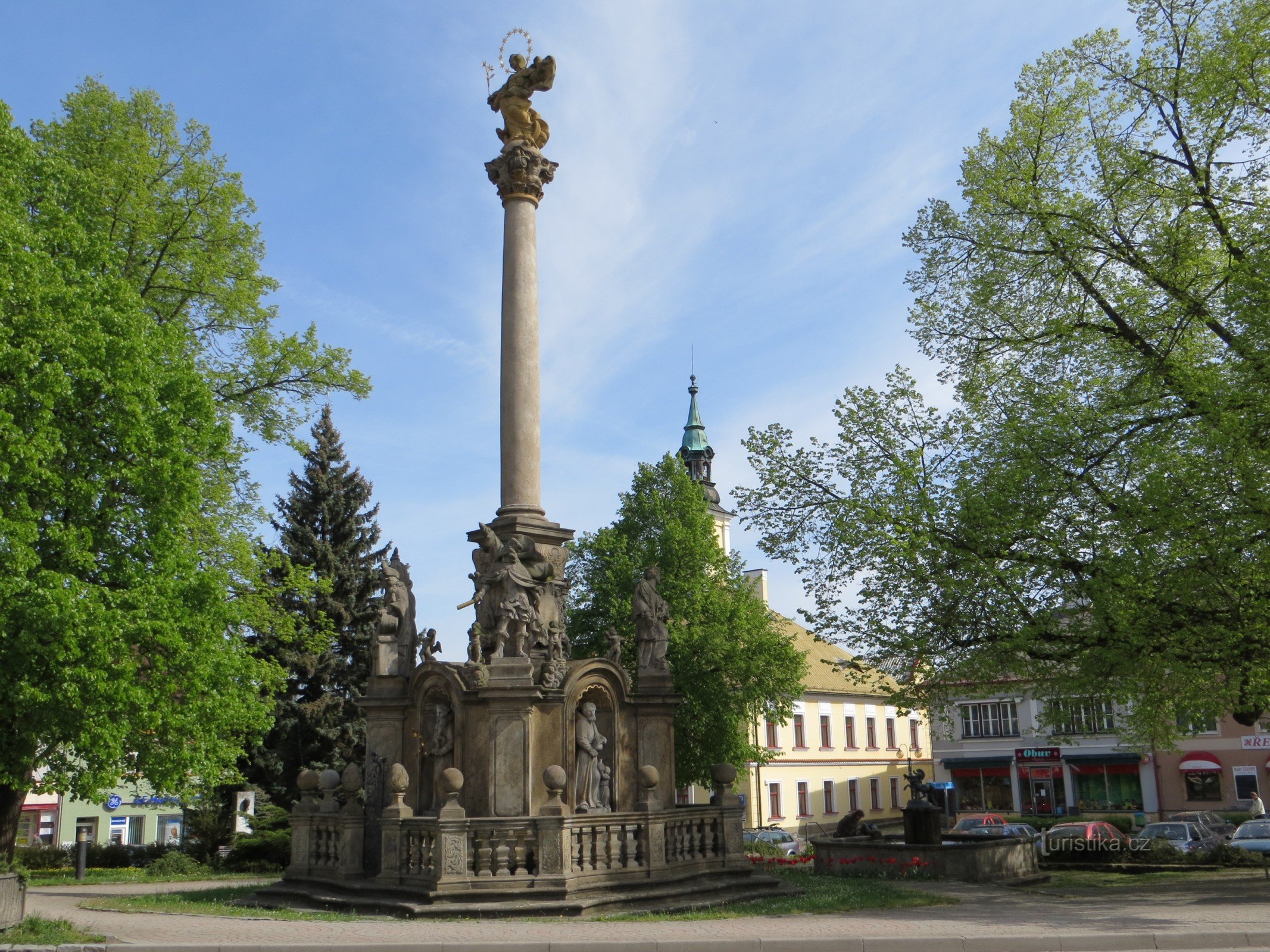 Masaryk-Platz mit der Marienskulptur
