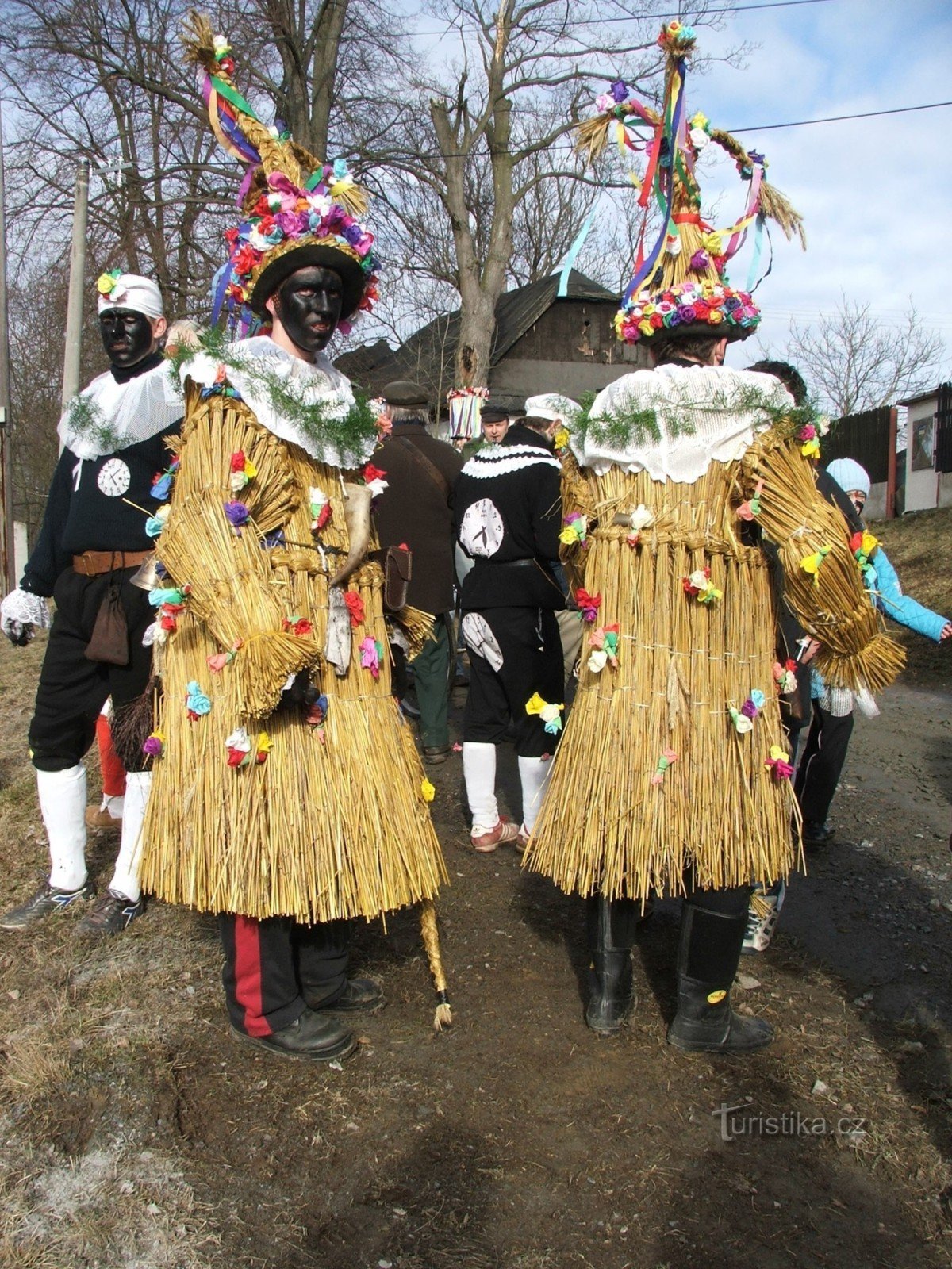 Masques de paille et de cheminée