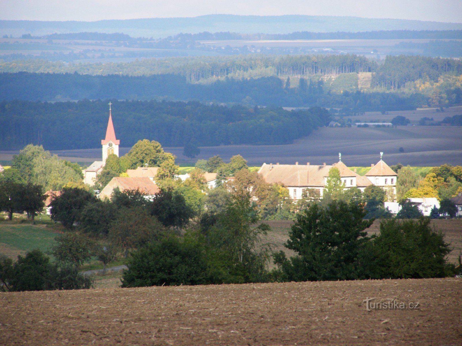 Leptiri - pogled na Hořiněves