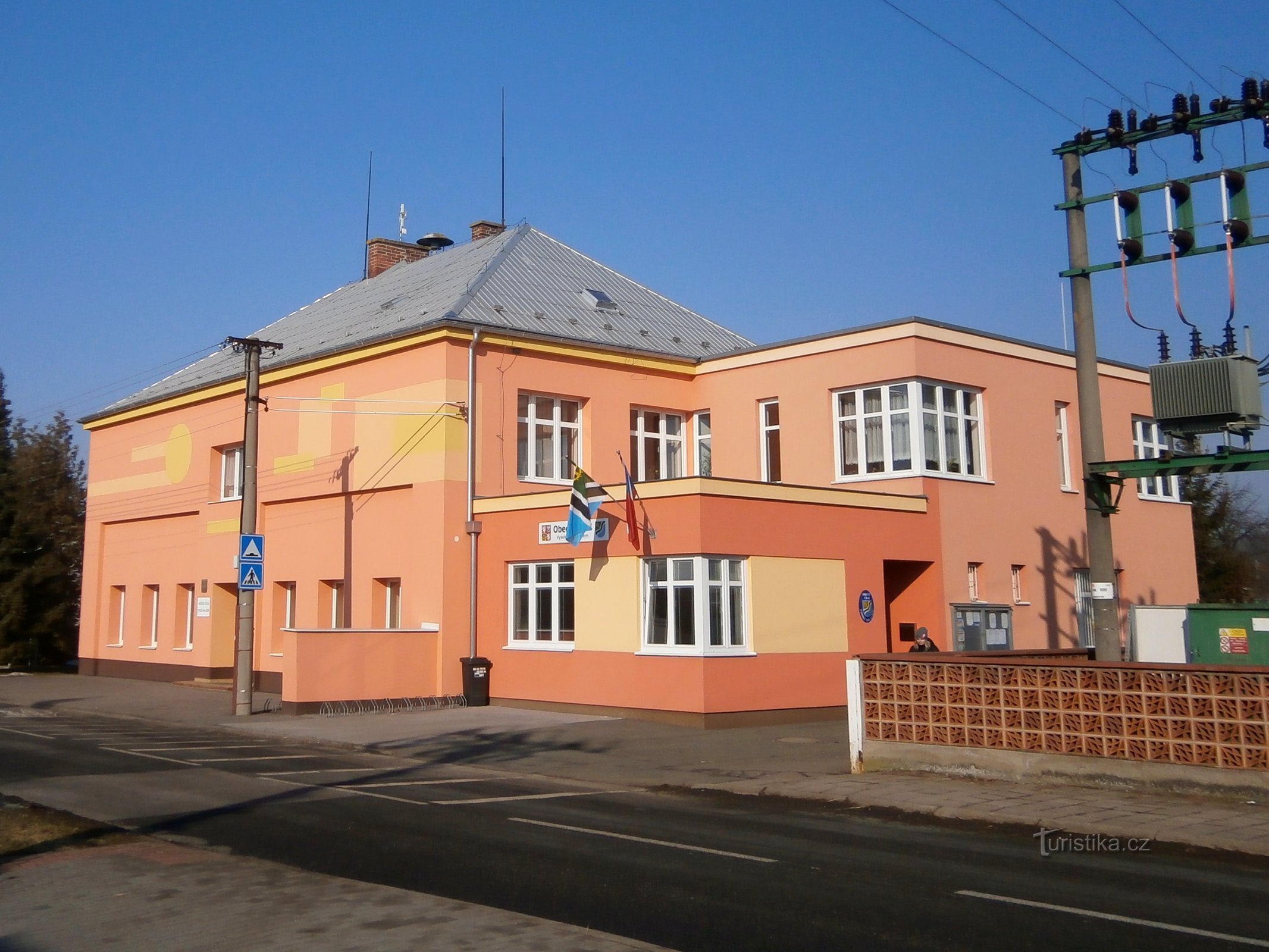 Grădinița și biroul municipal (Vysoká nad Labem)