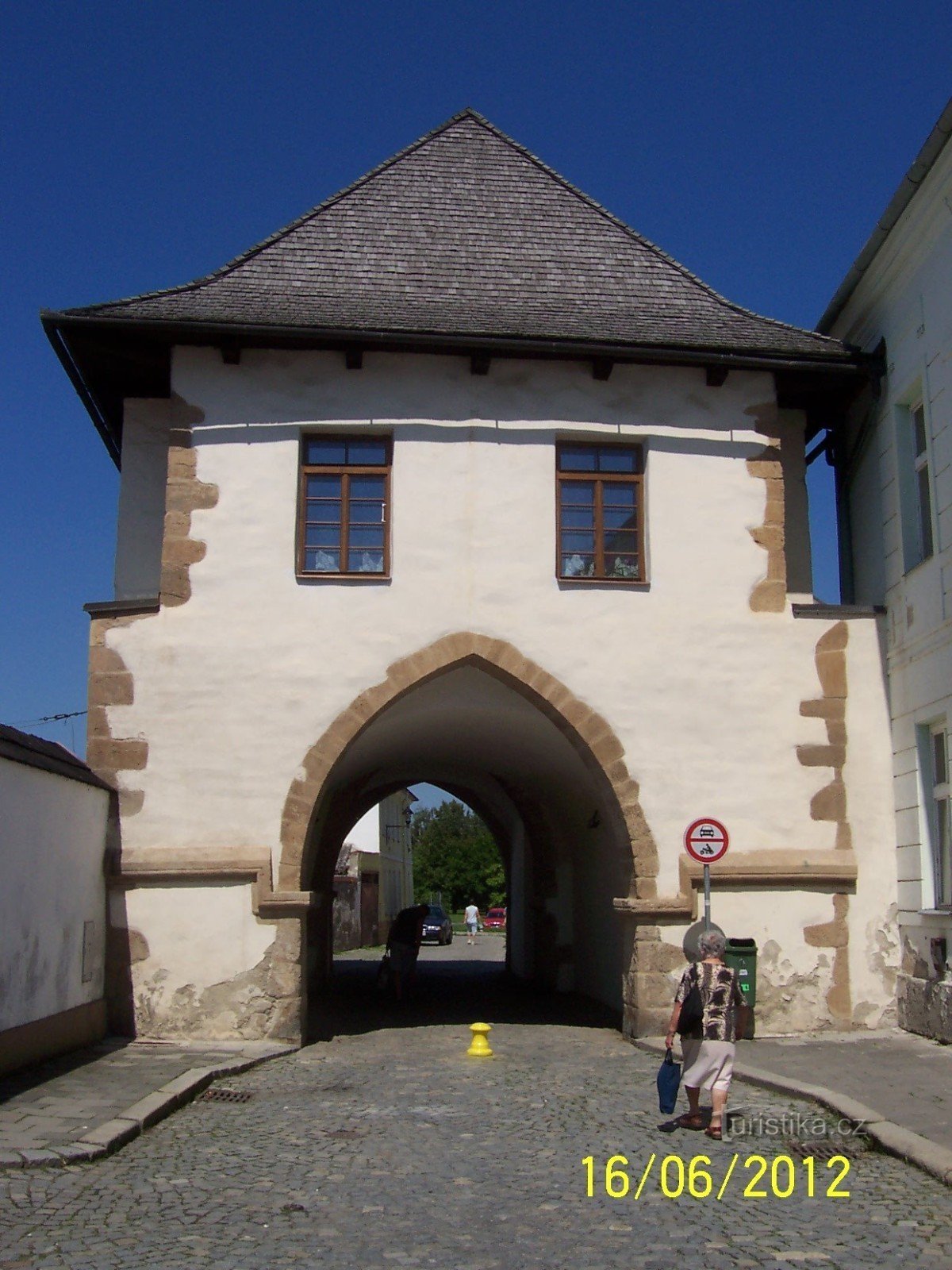 O portão Medel na saída do centro