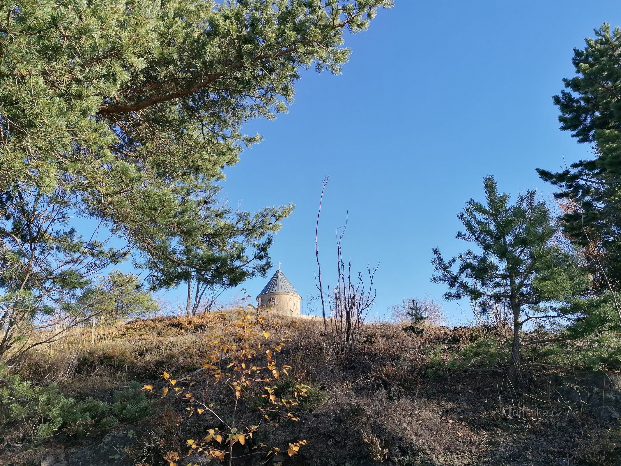 Měděnec under Mědník, sprites, kobberjomfru og Marzebilla