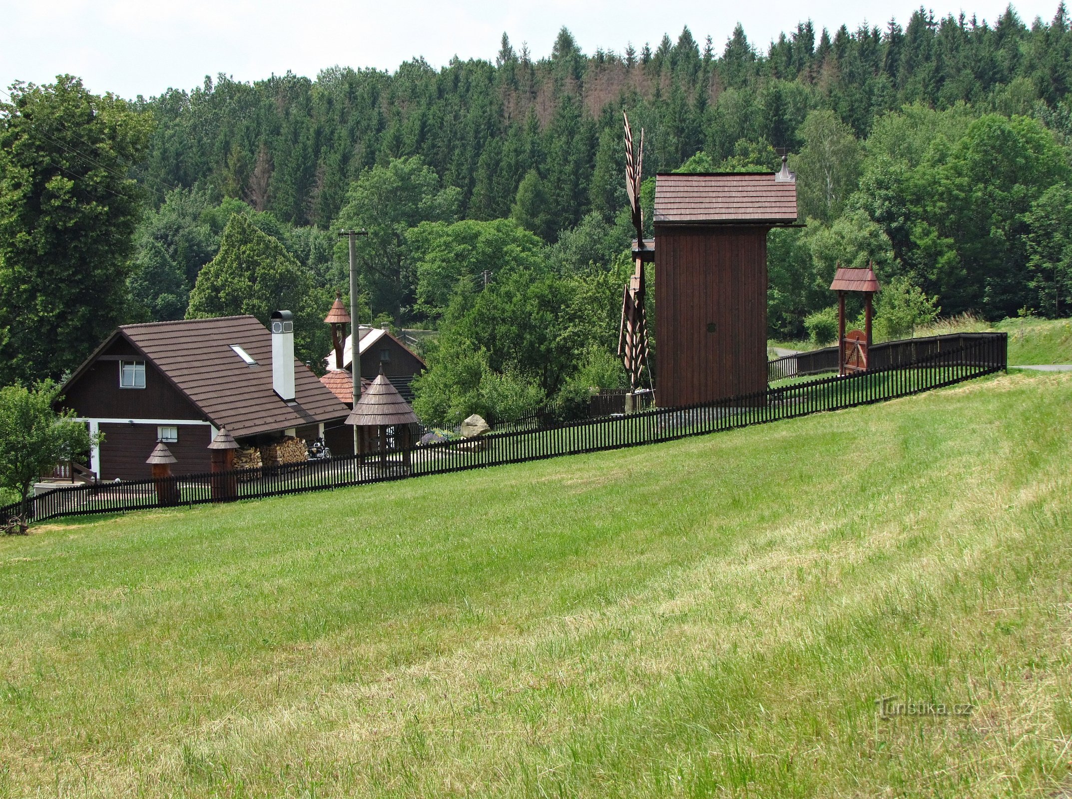 Geißblatt - Einsamkeit mit einer Windmühle